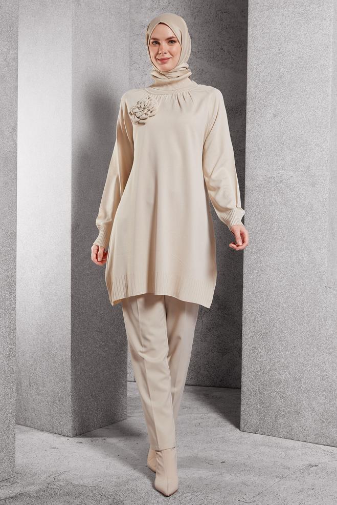 Vêtements hijab BEIGE TUNIQUE EN TRICOT AVEC BROCHE 44987 - ALVİNA