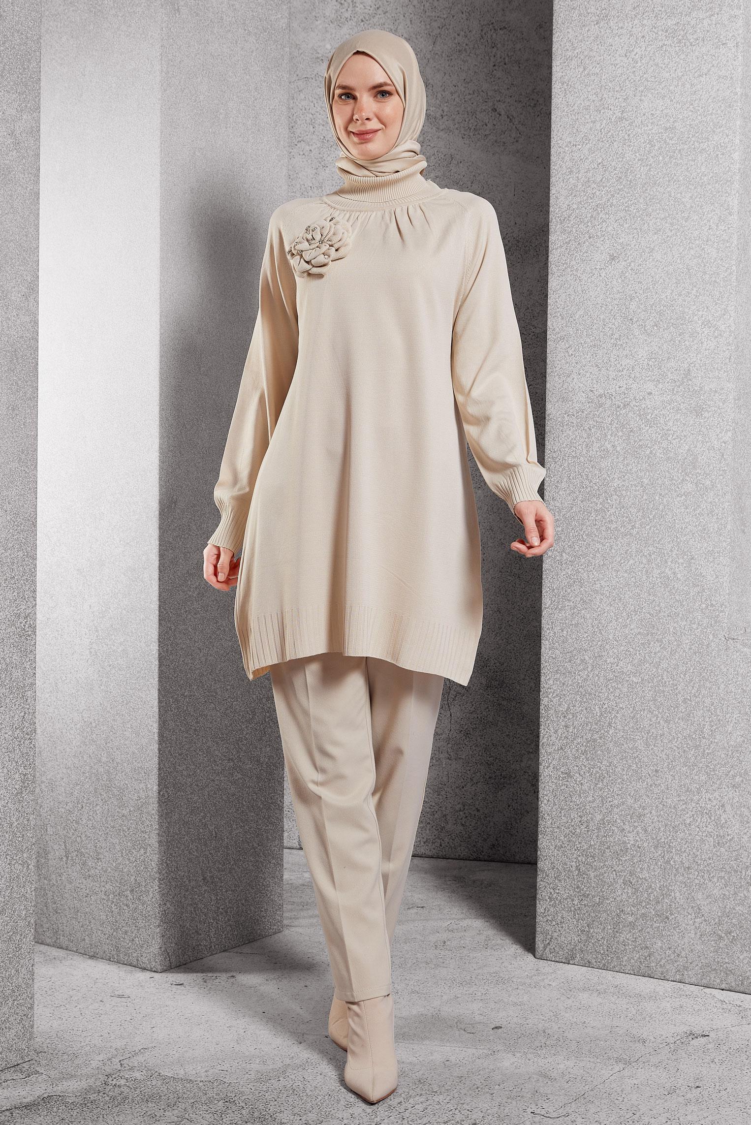 Vêtements hijab BEIGE TUNIQUE EN TRICOT AVEC BROCHE 44987