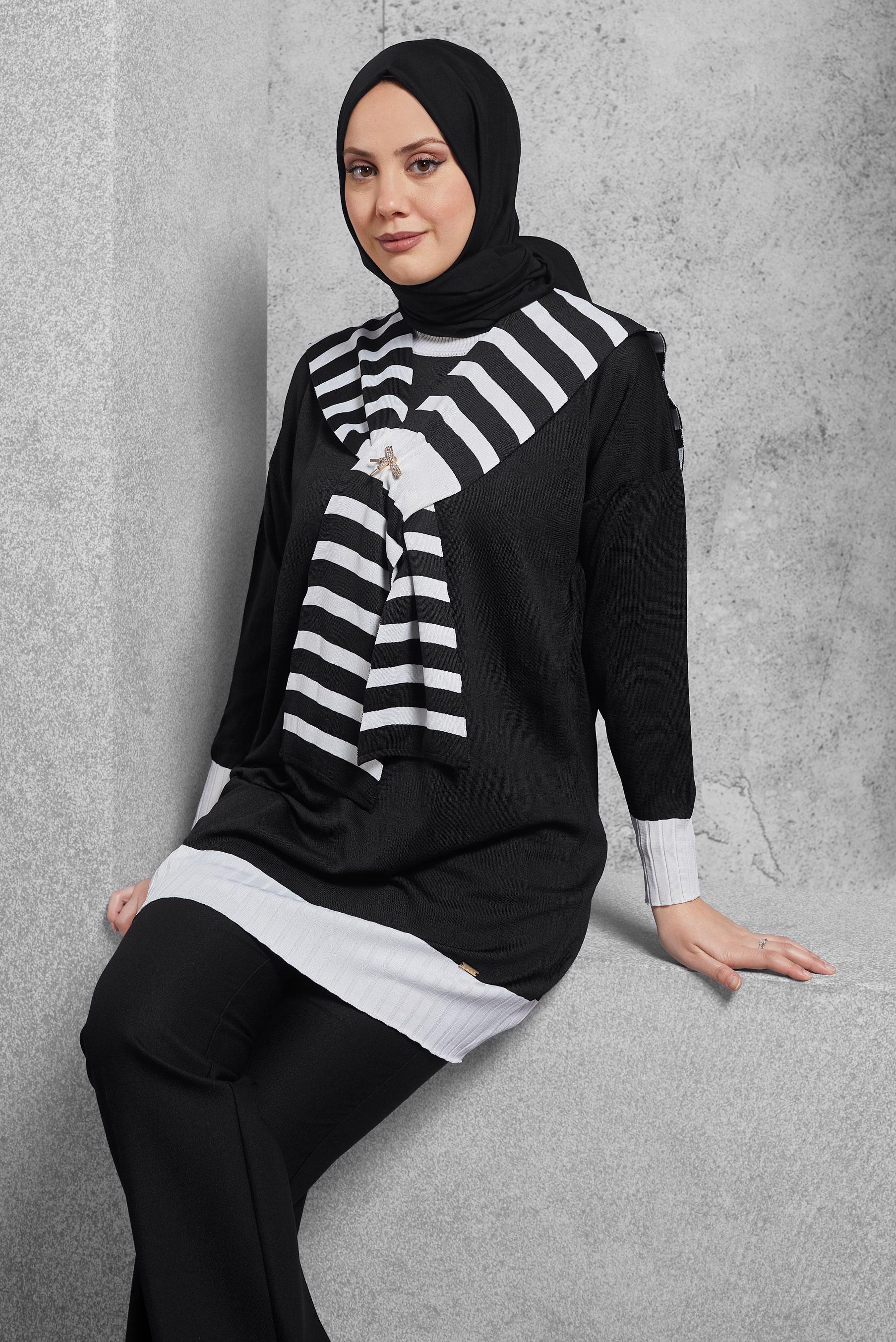 Tesettür giyim SİYAH BROŞ DETAYLI TRİKO TUNİK 44990