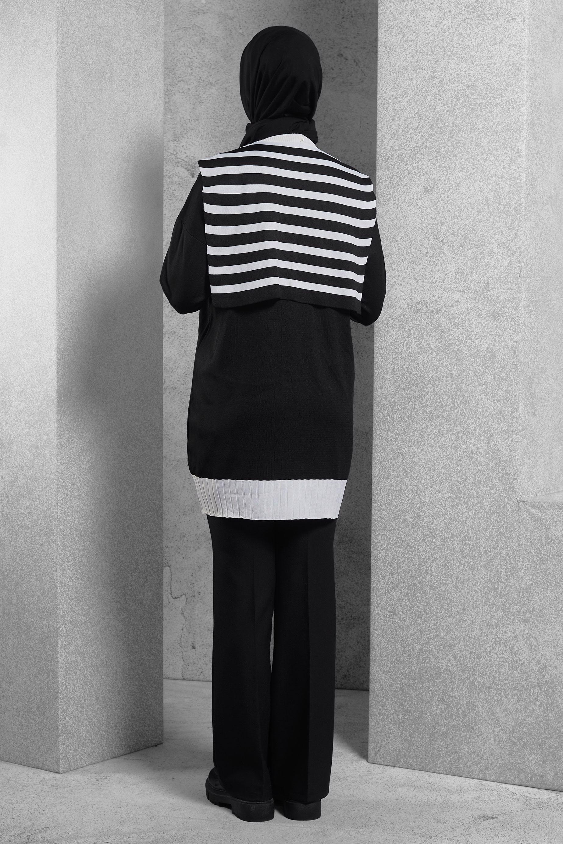 Tesettür giyim SİYAH BROŞ DETAYLI TRİKO TUNİK 44990