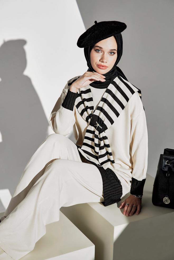 Tesettür giyim BEJ BROŞ DETAYLI TRİKO TUNİK 44990 - ALVİNA