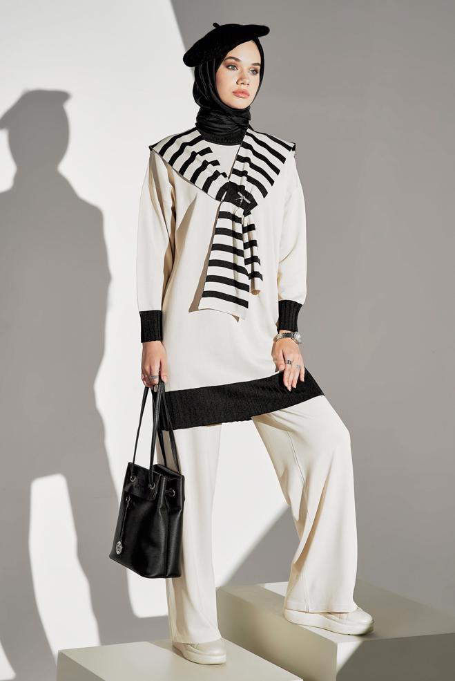 Tesettür giyim BEJ BROŞ DETAYLI TRİKO TUNİK 44990 - ALVİNA