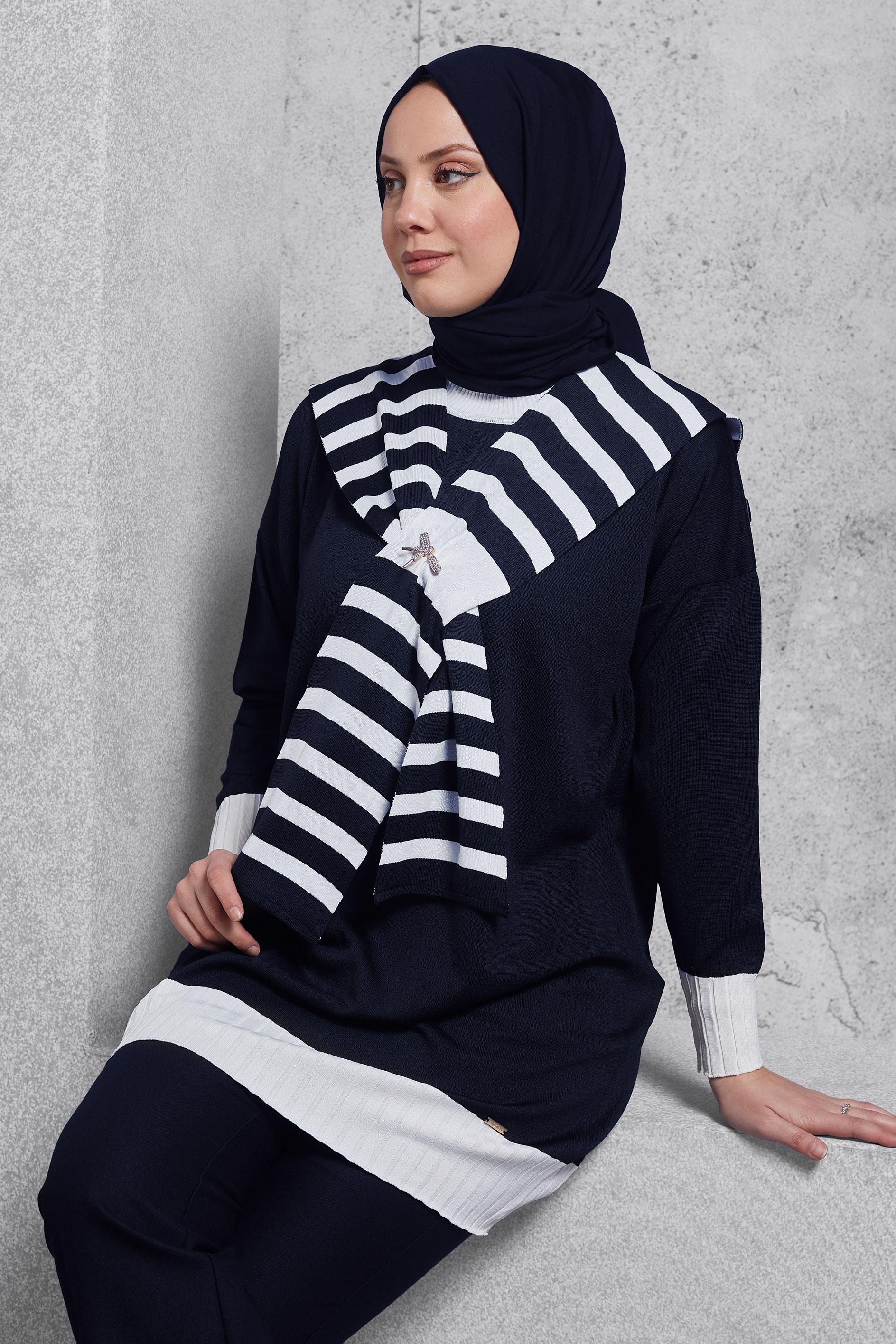 Hijab clothing NAVY BLUE KNITWEAR TUNIC WITH BROOCH 44990
