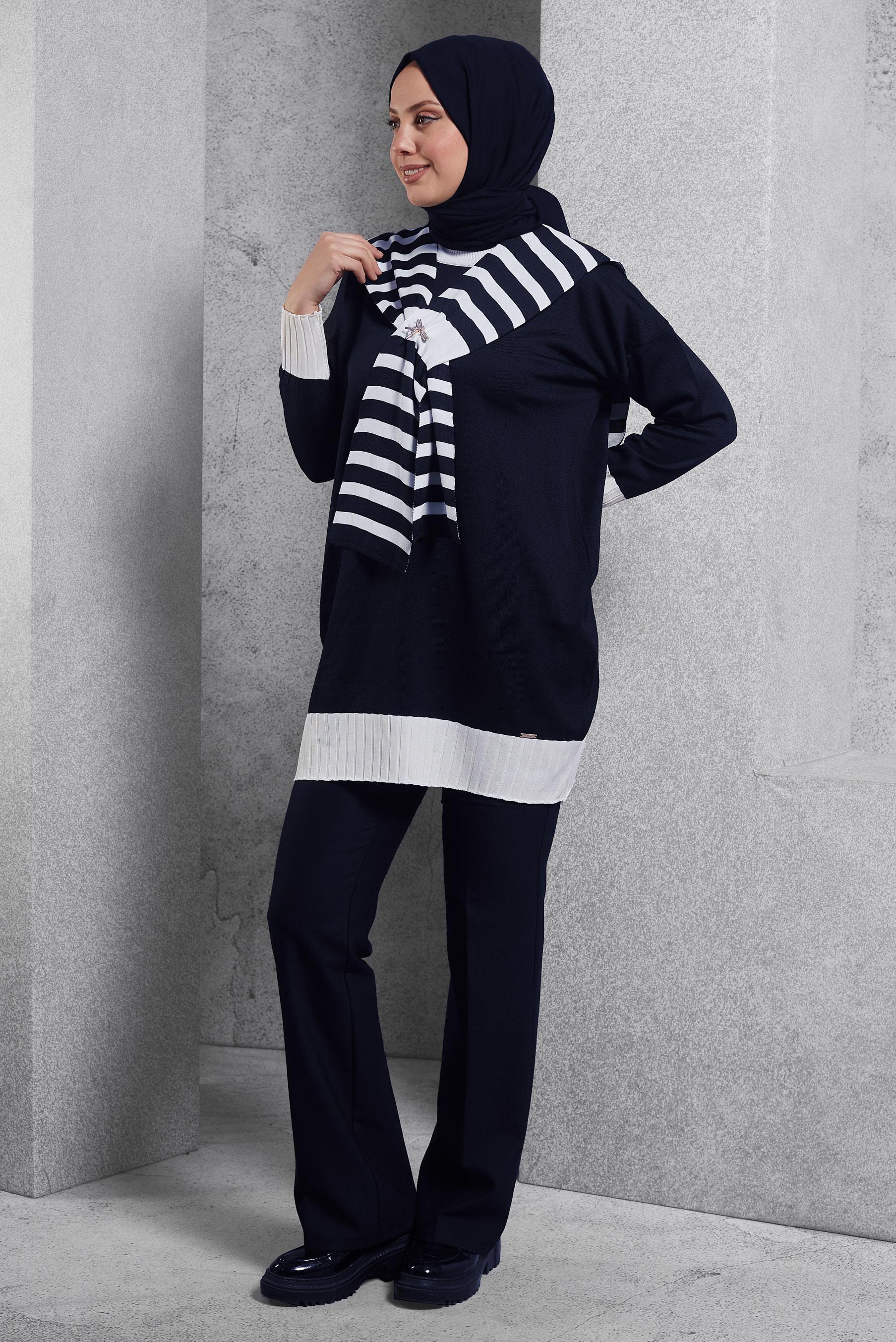 Hijab clothing NAVY BLUE KNITWEAR TUNIC WITH BROOCH 44990