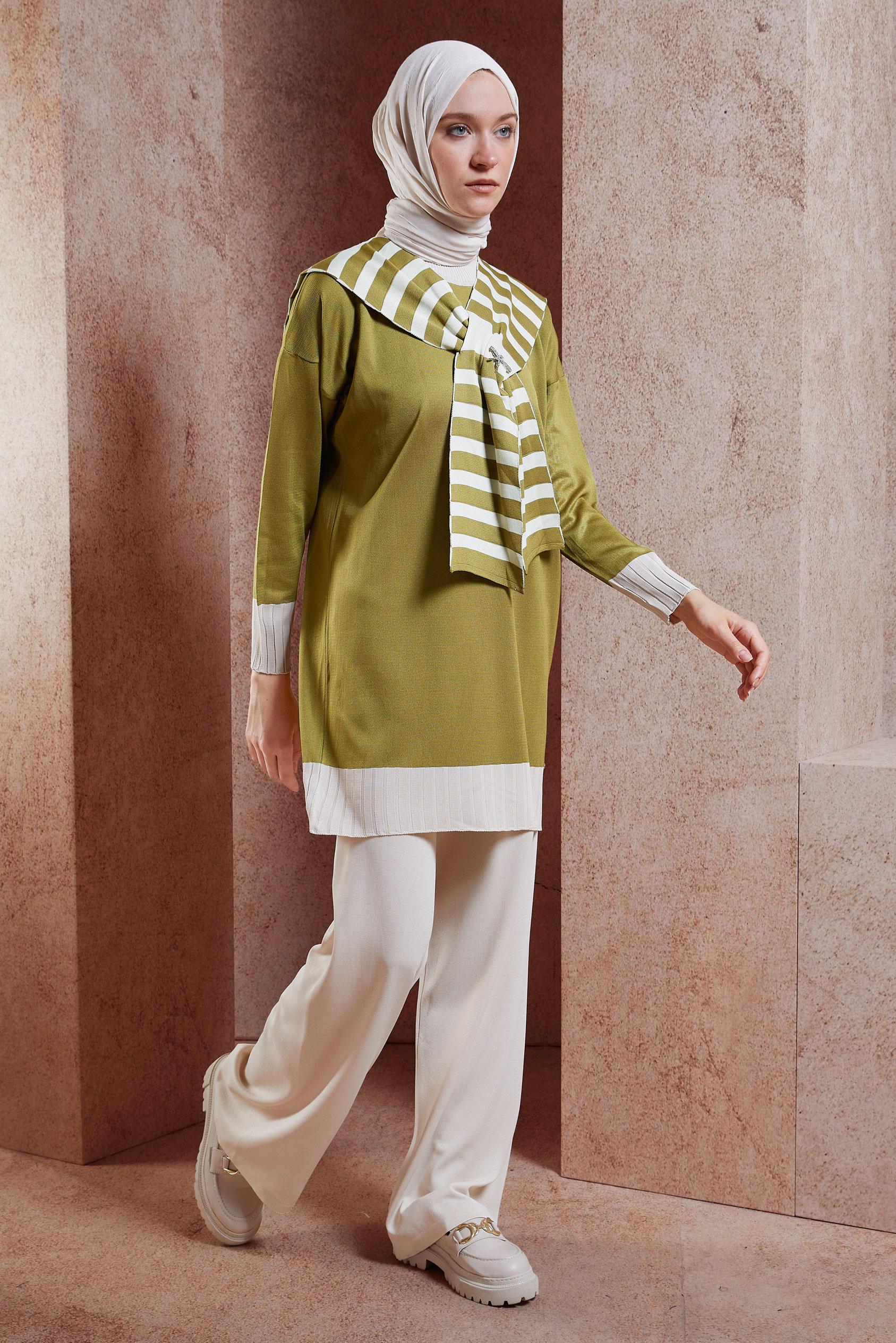 Tesettür giyim YEŞİL BROŞ DETAYLI TRİKO TUNİK 44990