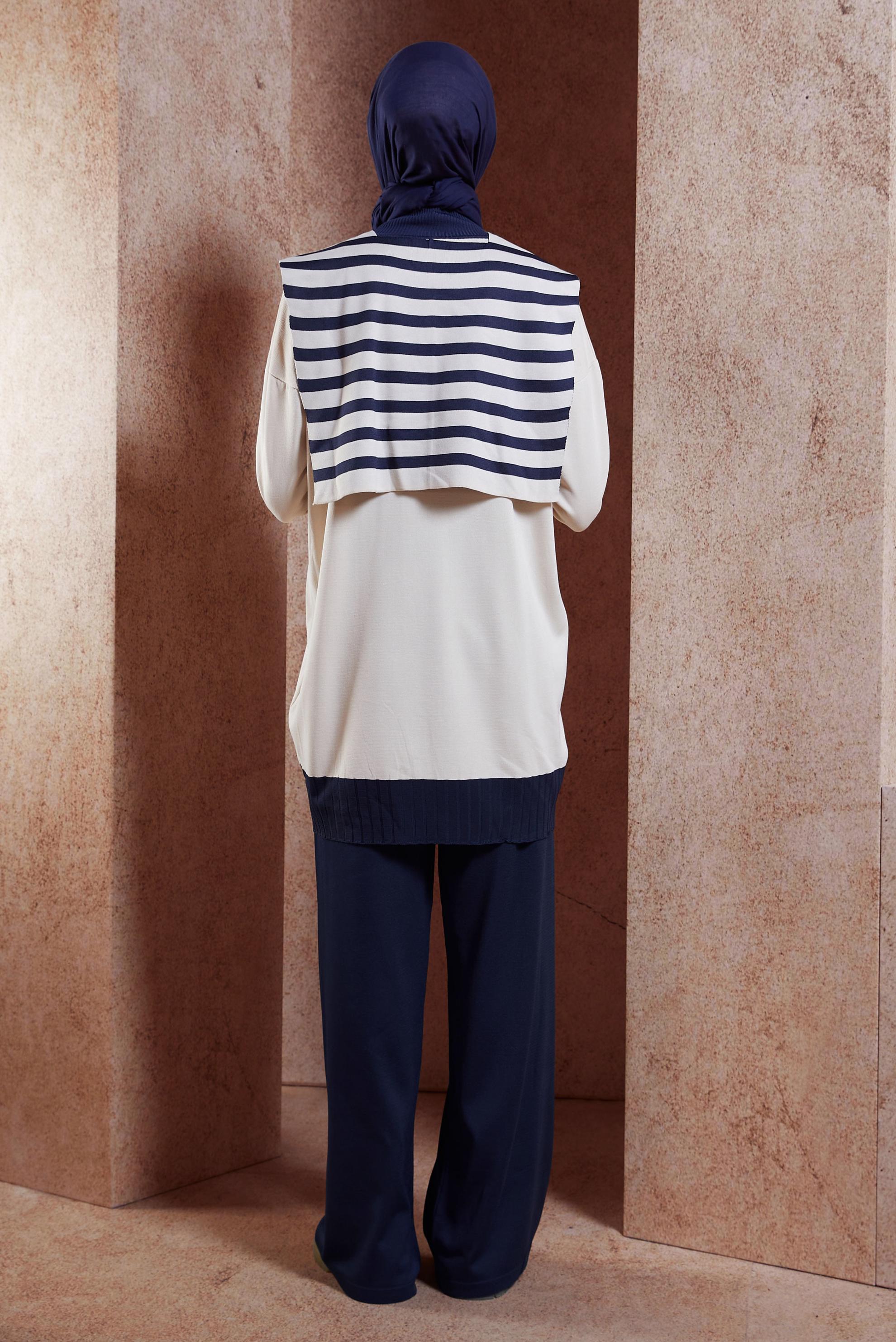 Tesettür giyim GRİ BROŞ DETAYLI TRİKO TUNİK 44990