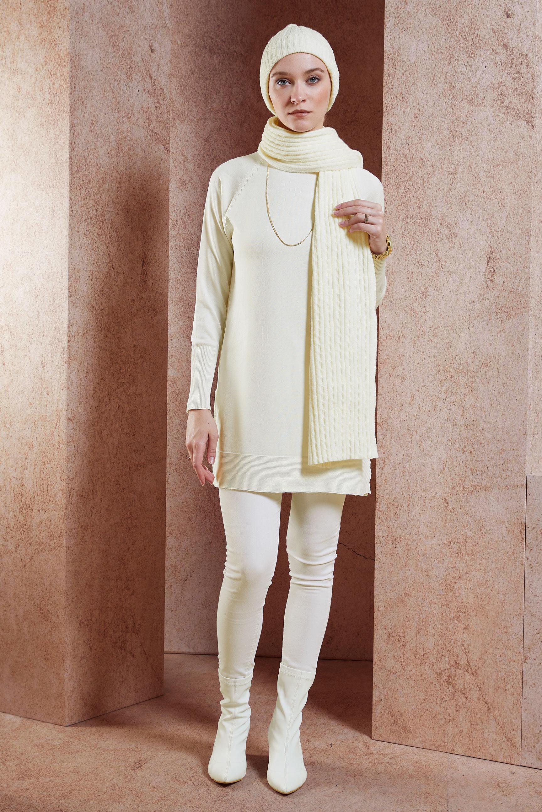 Tesettür giyim BEYAZ DÜĞME DETAYLI TRİKO TUNİK 45018