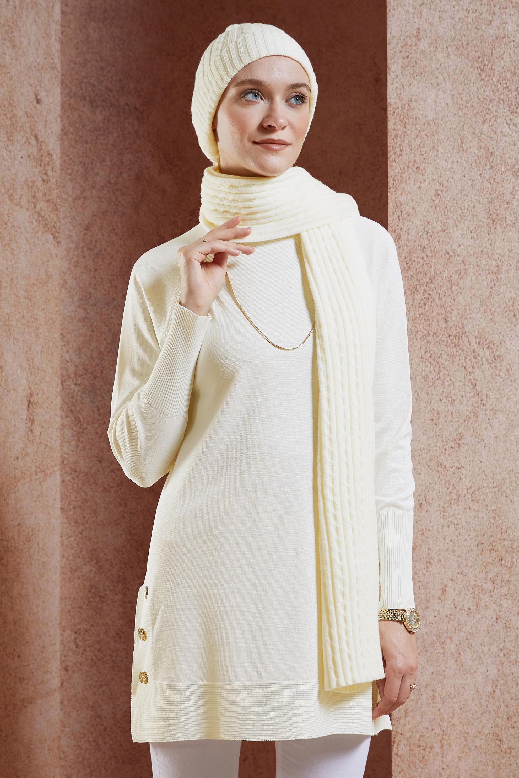 Tesettür giyim BEYAZ DÜĞME DETAYLI TRİKO TUNİK 45018