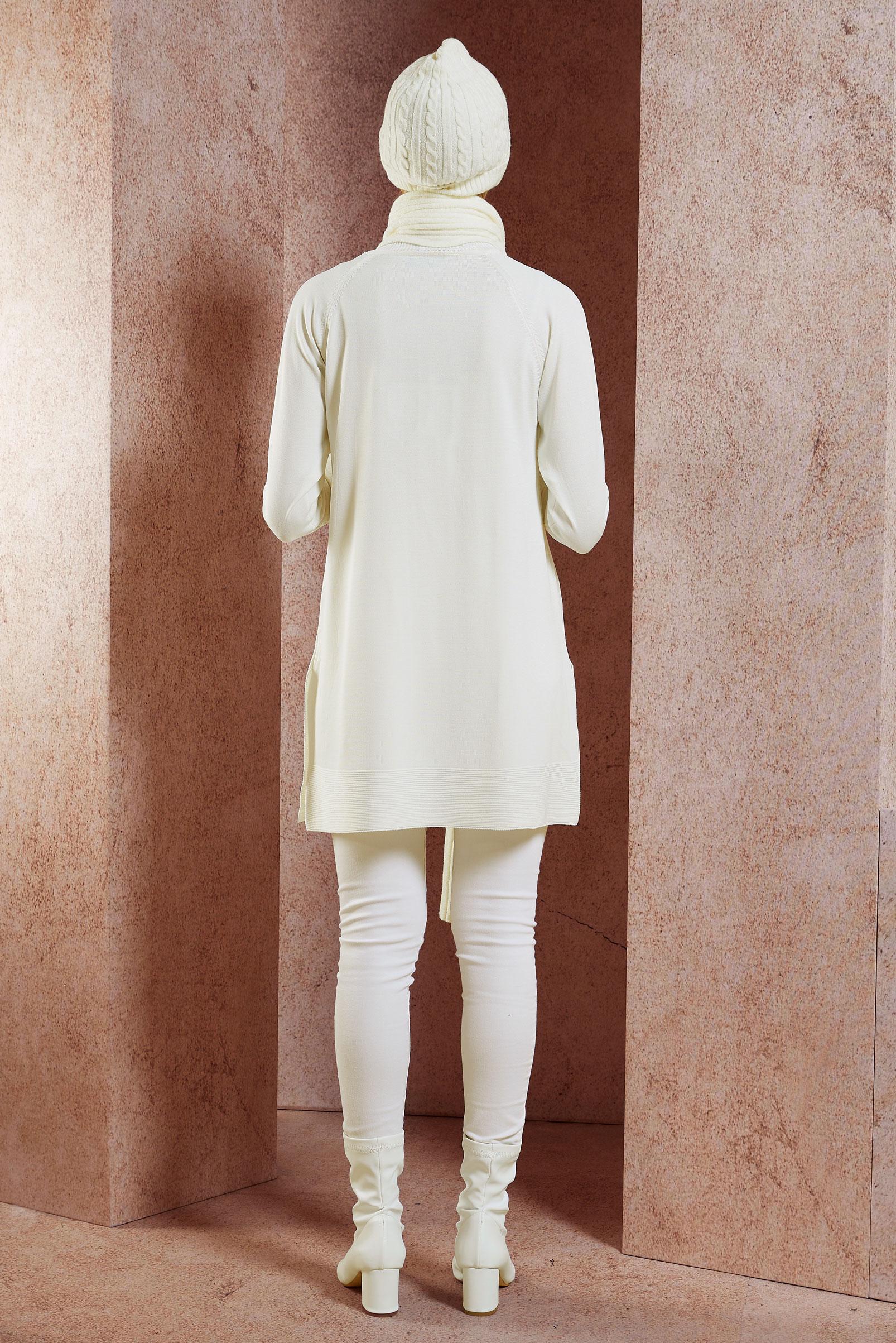 Tesettür giyim BEYAZ DÜĞME DETAYLI TRİKO TUNİK 45018