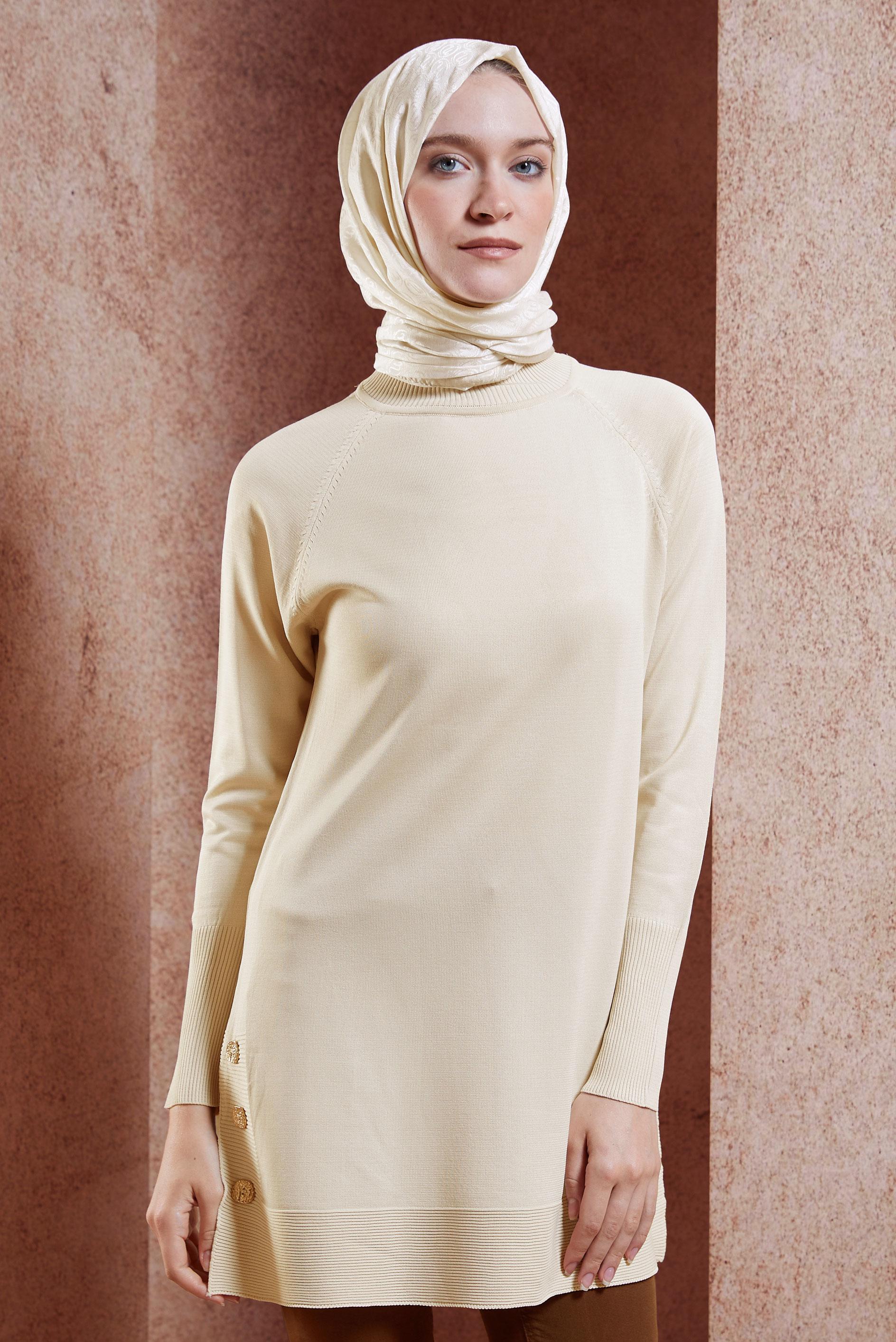 Tesettür giyim BEJ DÜĞME DETAYLI TRİKO TUNİK 45018