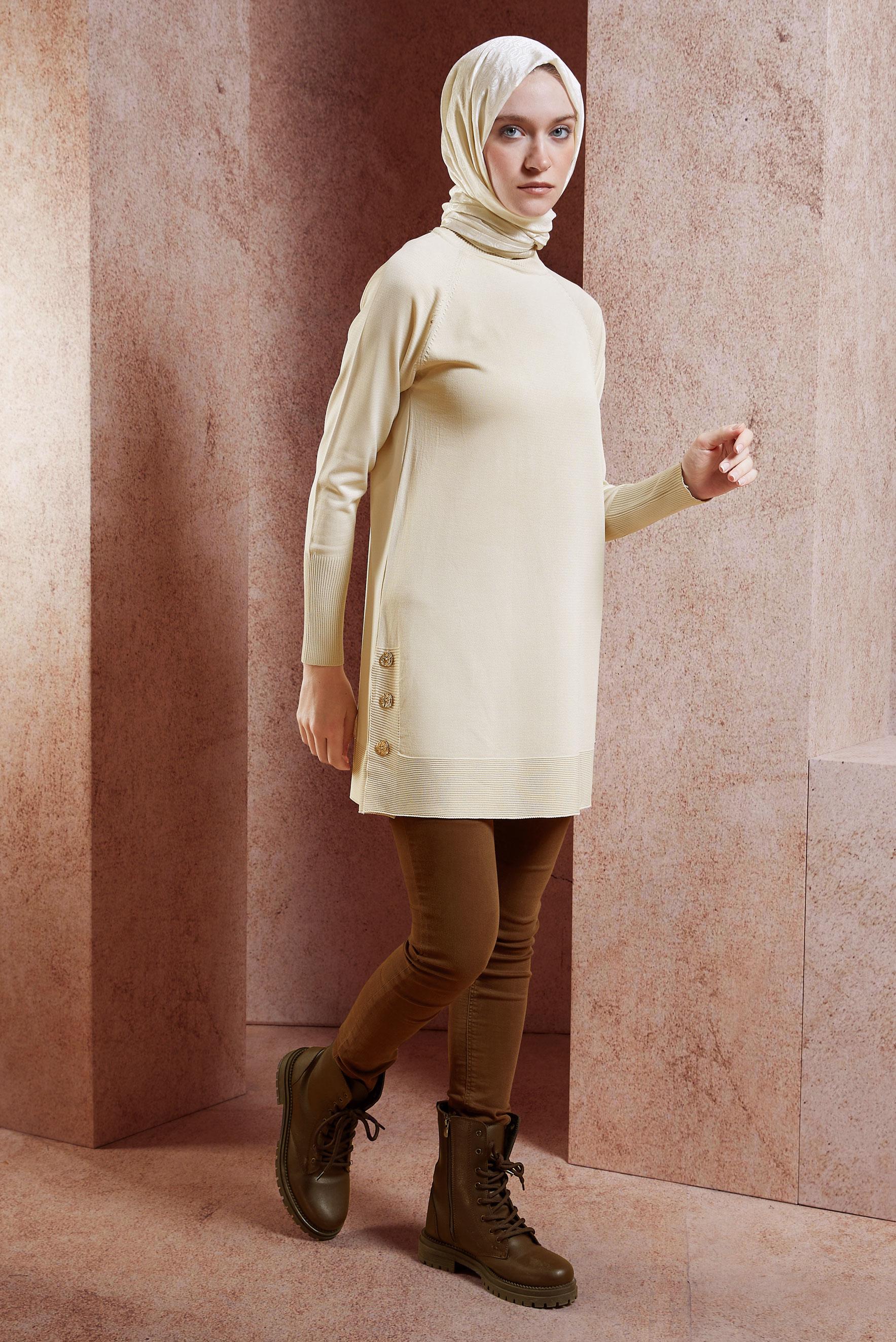 Tesettür giyim BEJ DÜĞME DETAYLI TRİKO TUNİK 45018