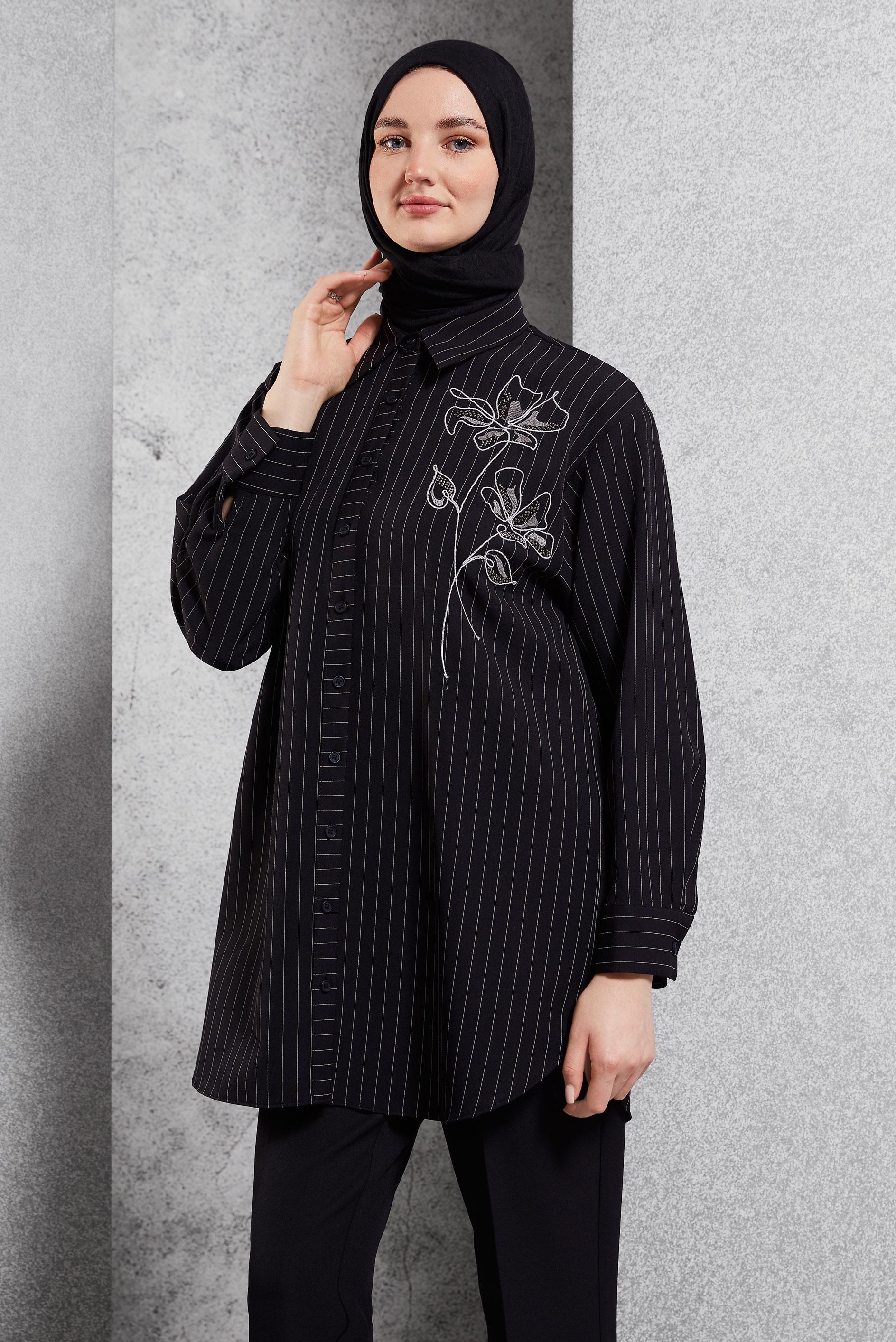 Tesettür giyim SİYAH İŞLEME DETAYLI ÇİZGİLİ TUNİK 45048