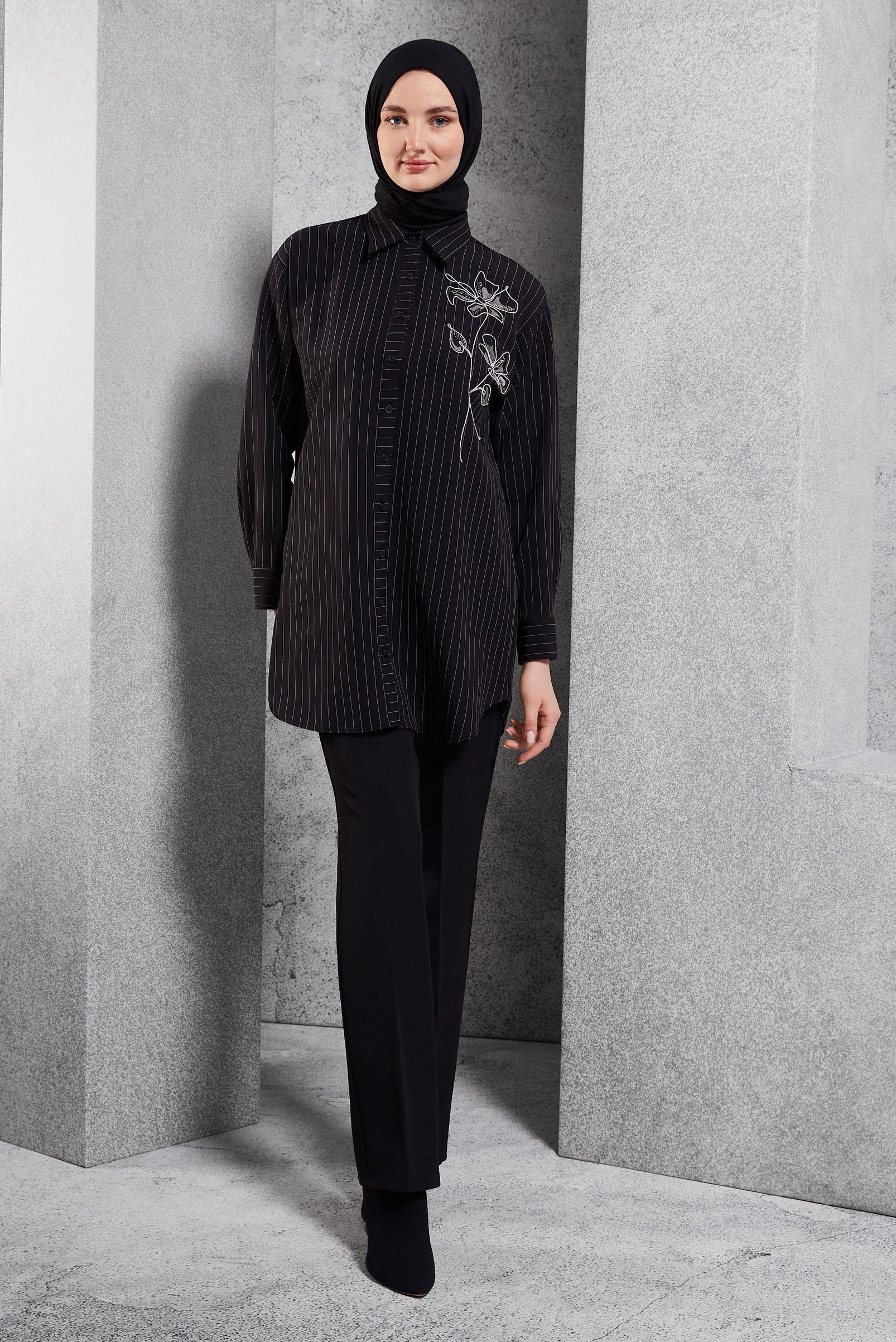 Tesettür giyim SİYAH İŞLEME DETAYLI ÇİZGİLİ TUNİK 45048