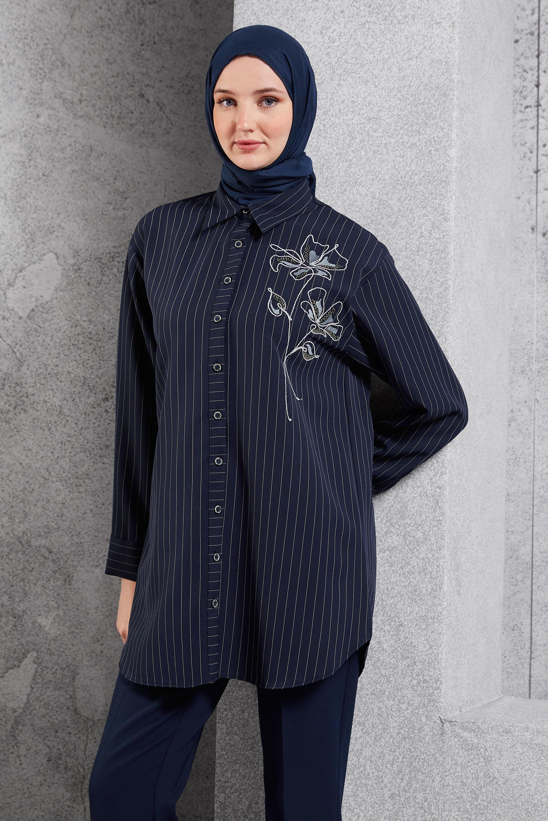 Tesettür giyim LACİVERT İŞLEME DETAYLI ÇİZGİLİ TUNİK 45048