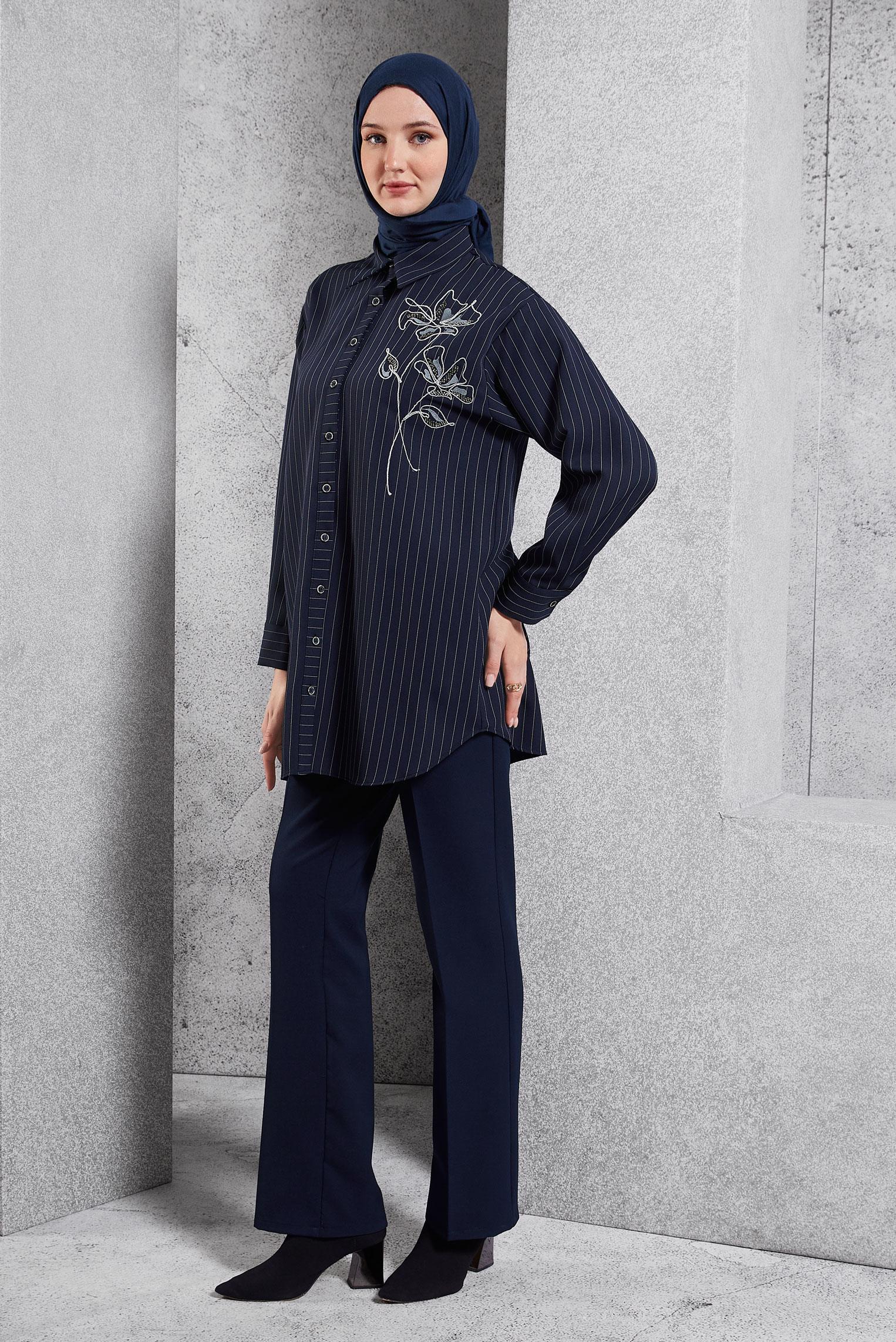 Tesettür giyim LACİVERT İŞLEME DETAYLI ÇİZGİLİ TUNİK 45048