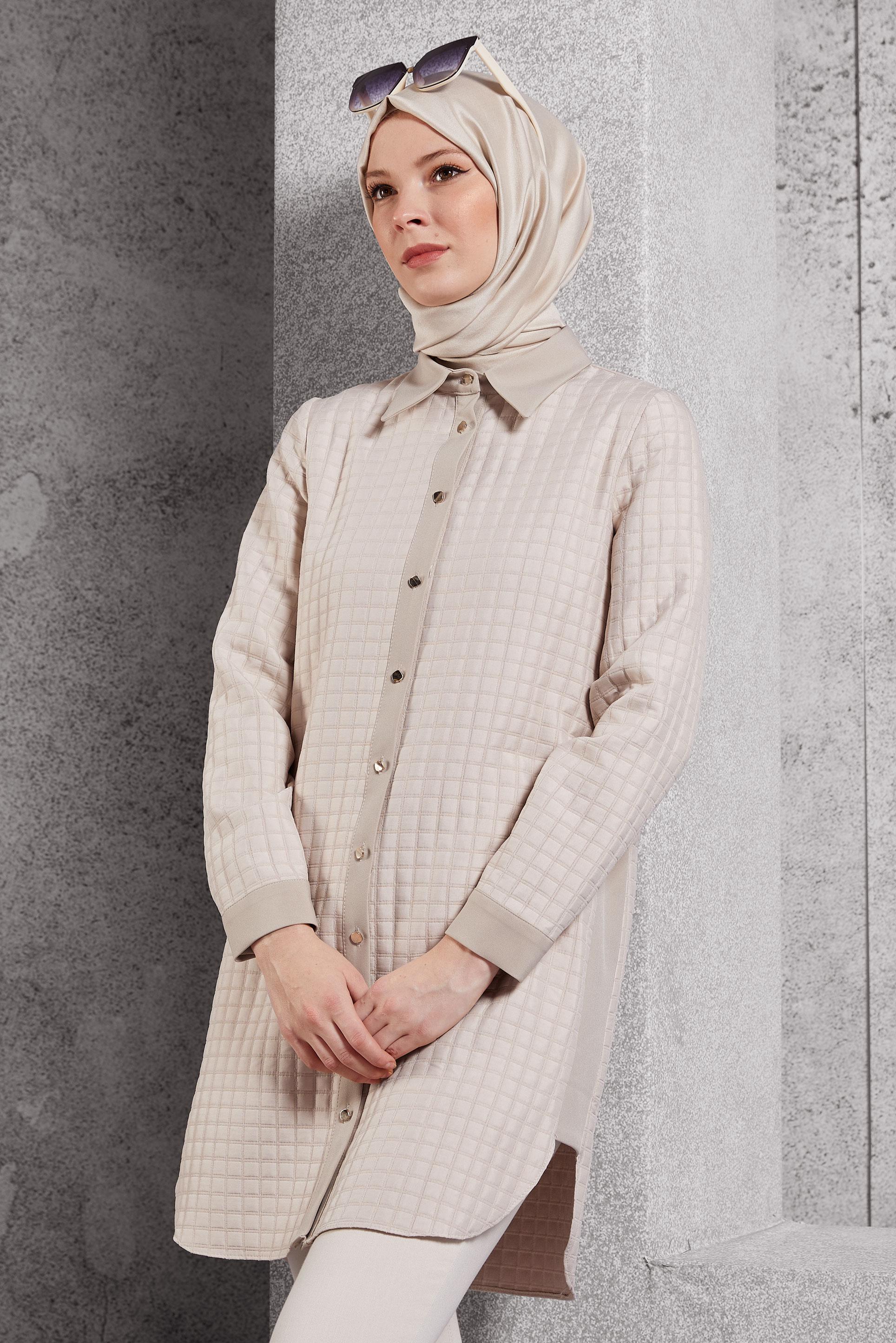 Tesettür giyim EKRU KAPİTONE DESENLİ TUNİK 45193