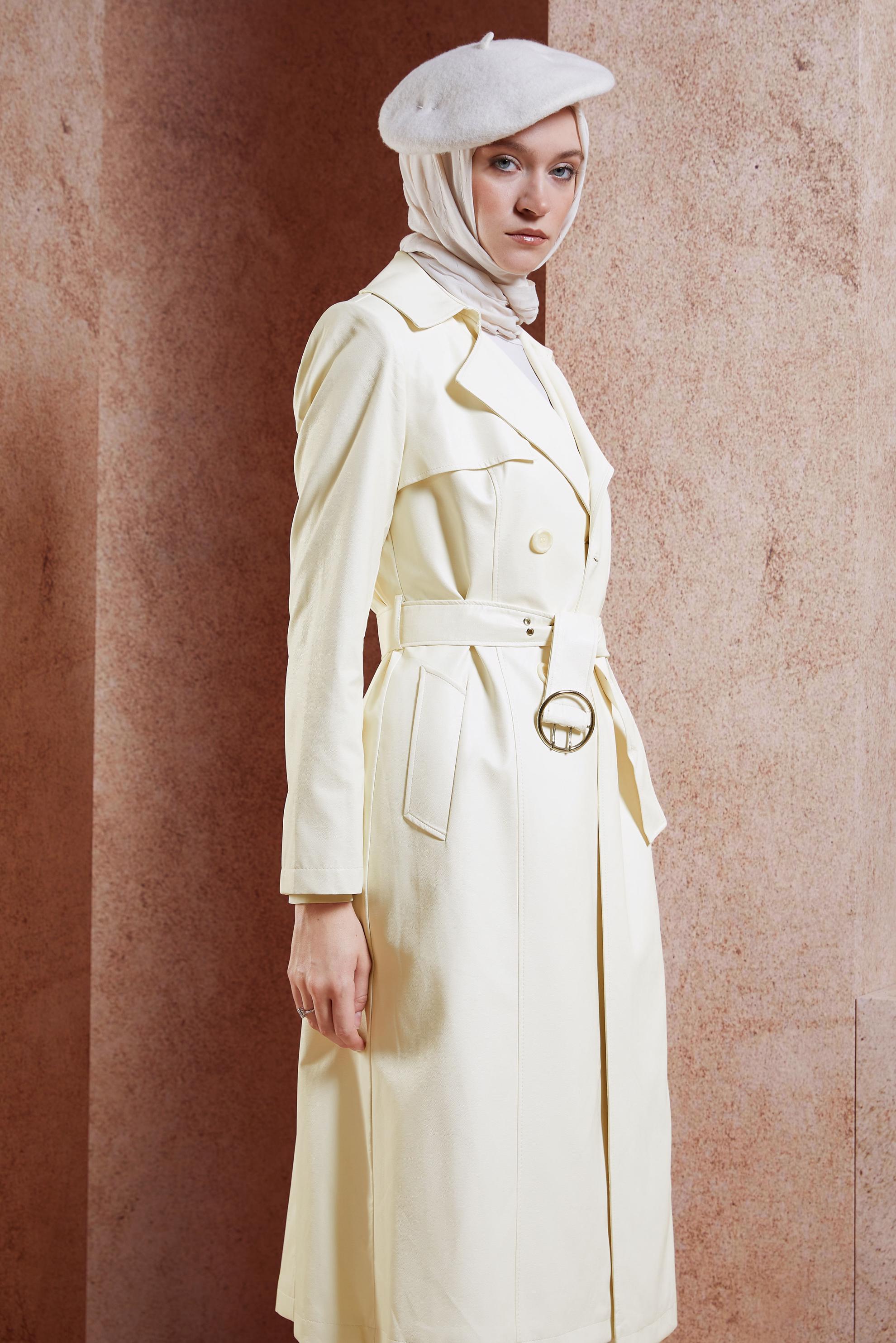 Tesettür giyim BEYAZ SUNİ DERİ KEMERLİ TRENÇKOT 10905