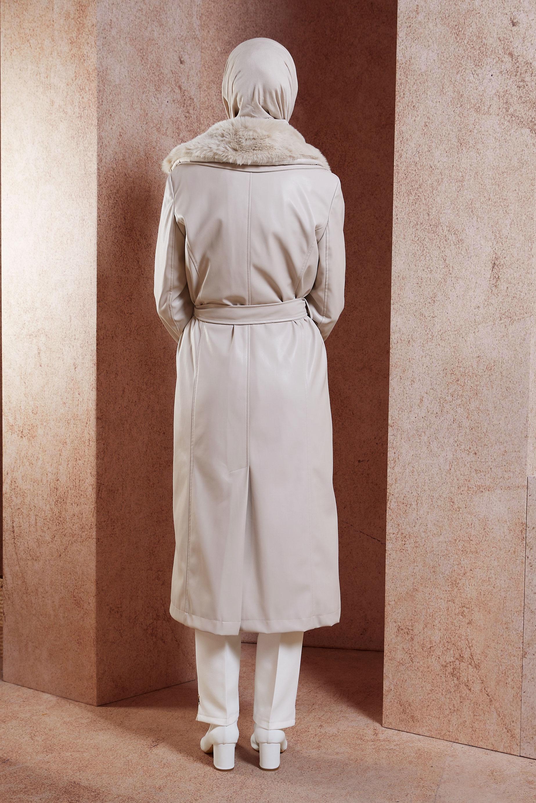 Tesettür giyim BEJ KUŞAKLI SUNİ DERİ TRENÇKOT 10908