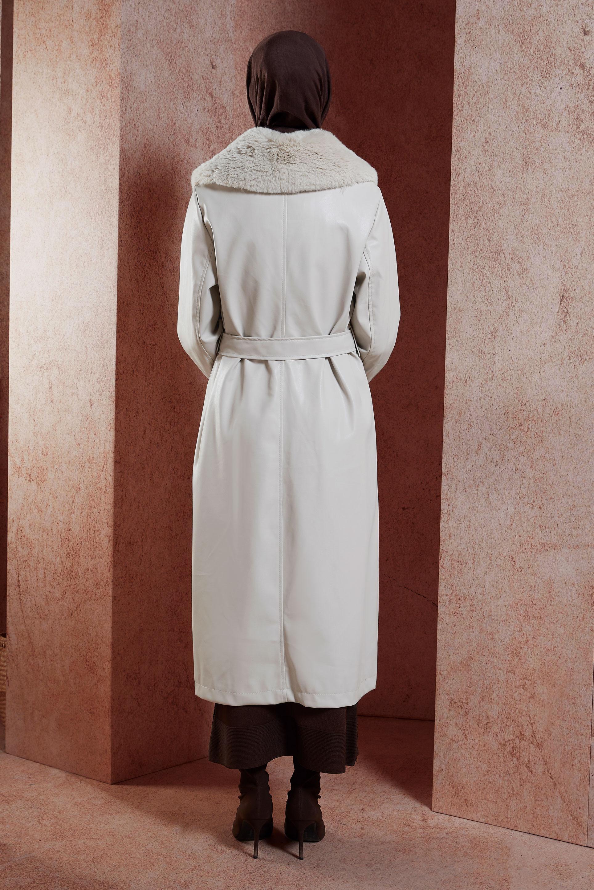 Vêtements hijab BEIGE TRENCH-COAT AVEC DÉTAILS EN FOURRURE 10909