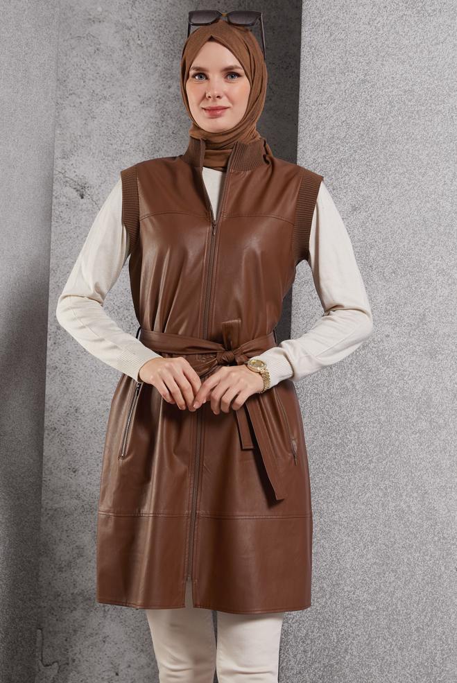 Tesettür giyim KAHVE KUŞAKLI SUNİ DERİ YELEK 45239 - ALVİNA