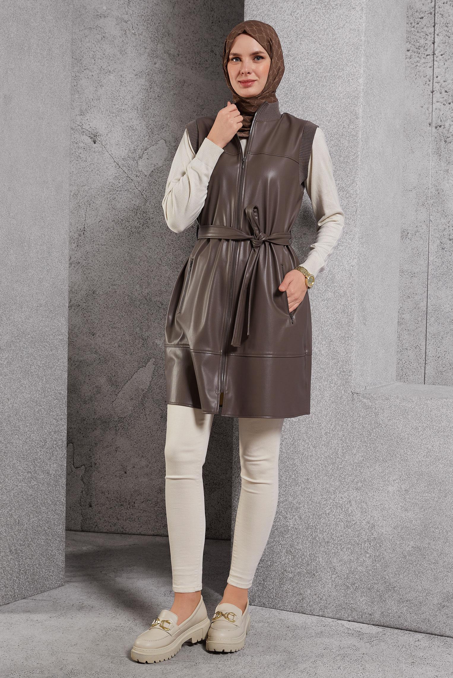 Vêtements hijab VISON GILET EN SIMILI CUIR AVEC CEINTURE 45239