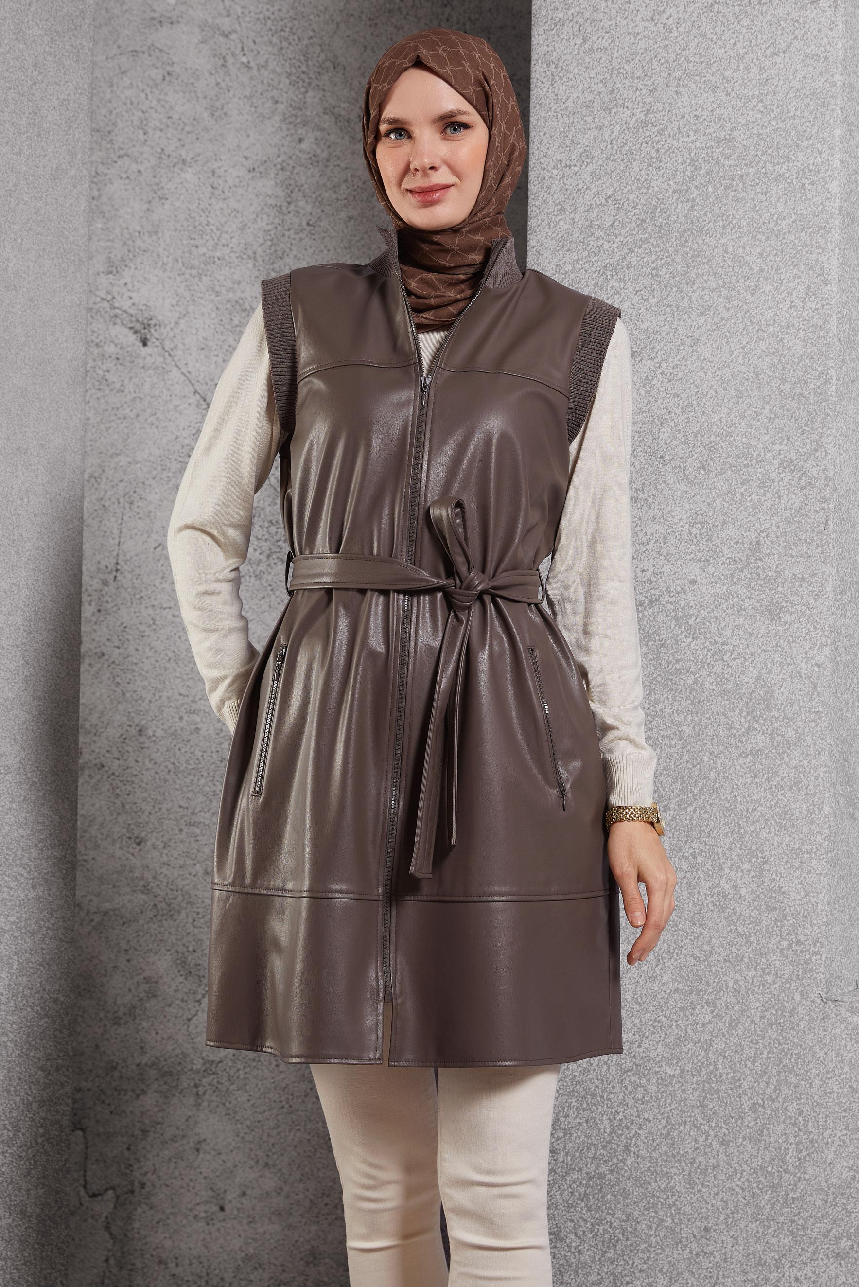 Vêtements hijab VISON GILET EN SIMILI CUIR AVEC CEINTURE 45239