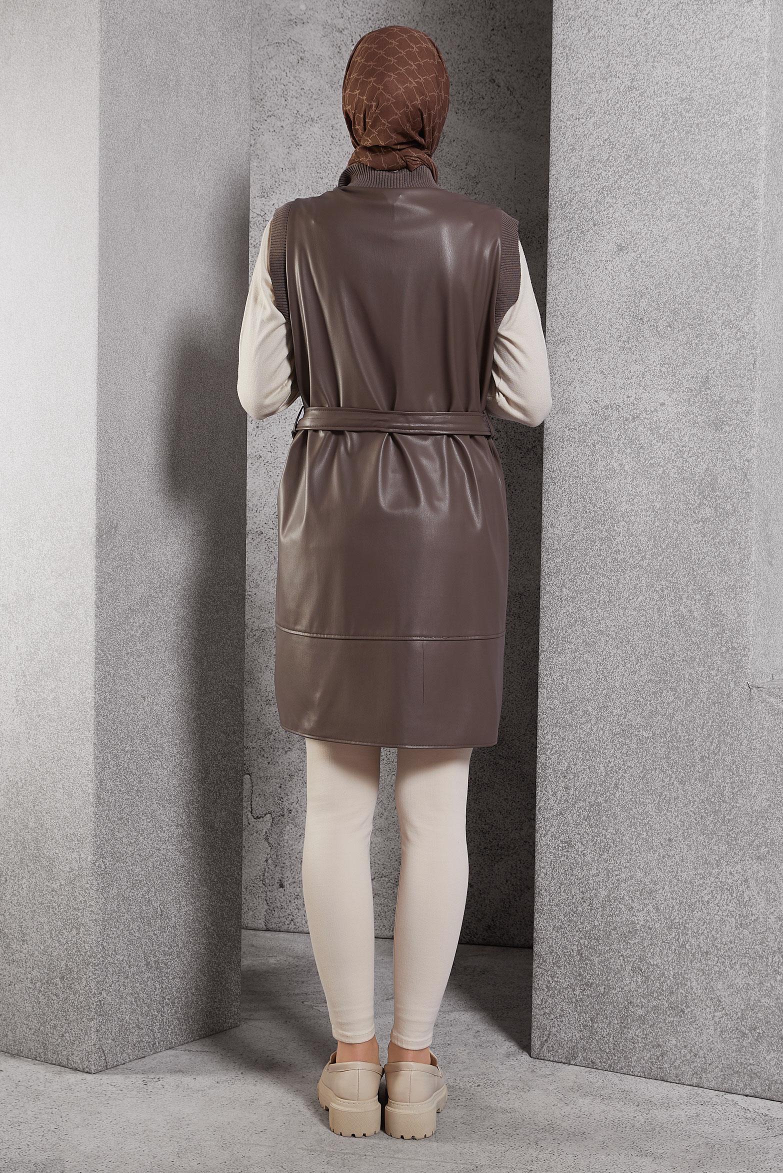 Vêtements hijab VISON GILET EN SIMILI CUIR AVEC CEINTURE 45239