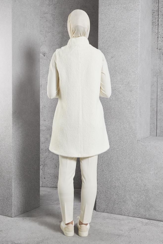 Vêtements hijab BLANC GILET AVEC DÉTAIL DE GEMMES 45267 - ALVİNA