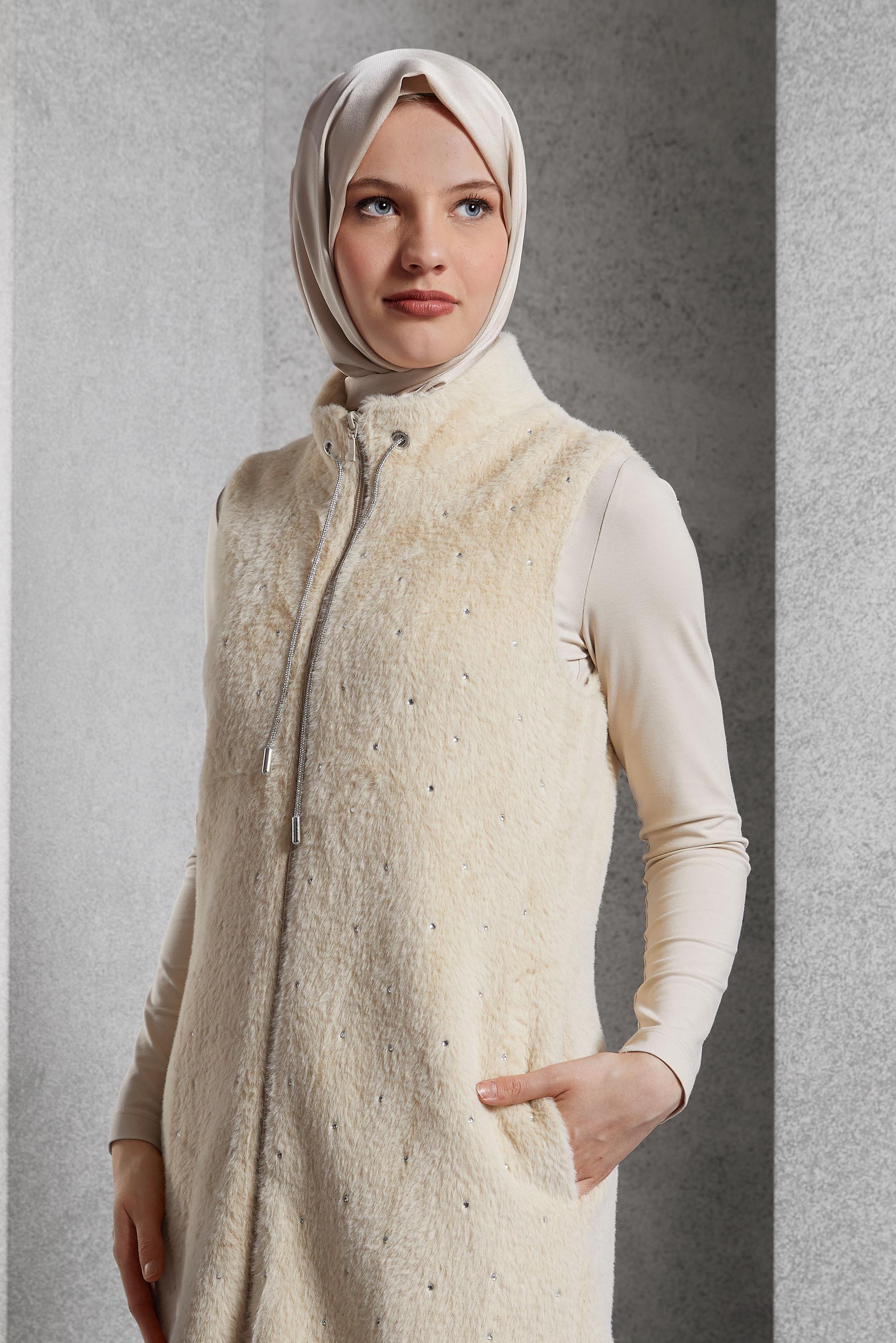 Vêtements hijab BEIGE GILET AVEC DÉTAIL DE GEMMES 45267