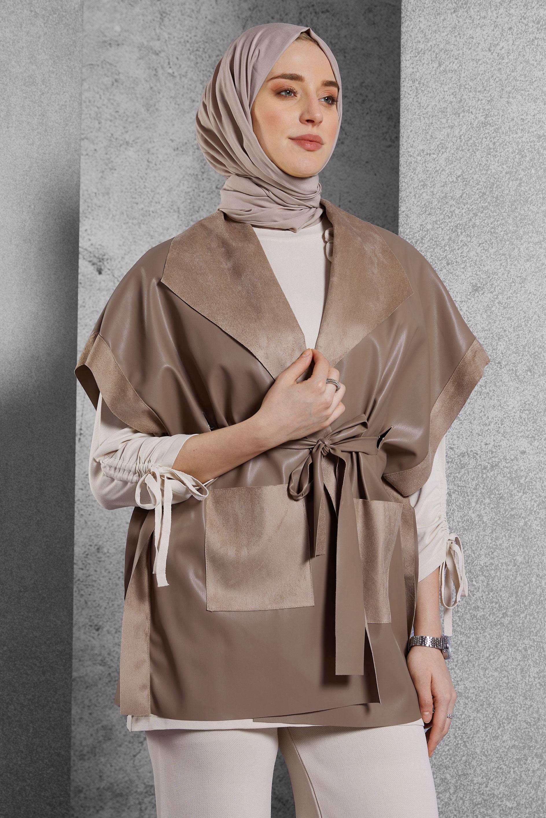 Vêtements hijab BEIGE GILET EN SIMILI CUIR AVEC CEINTURE 45276