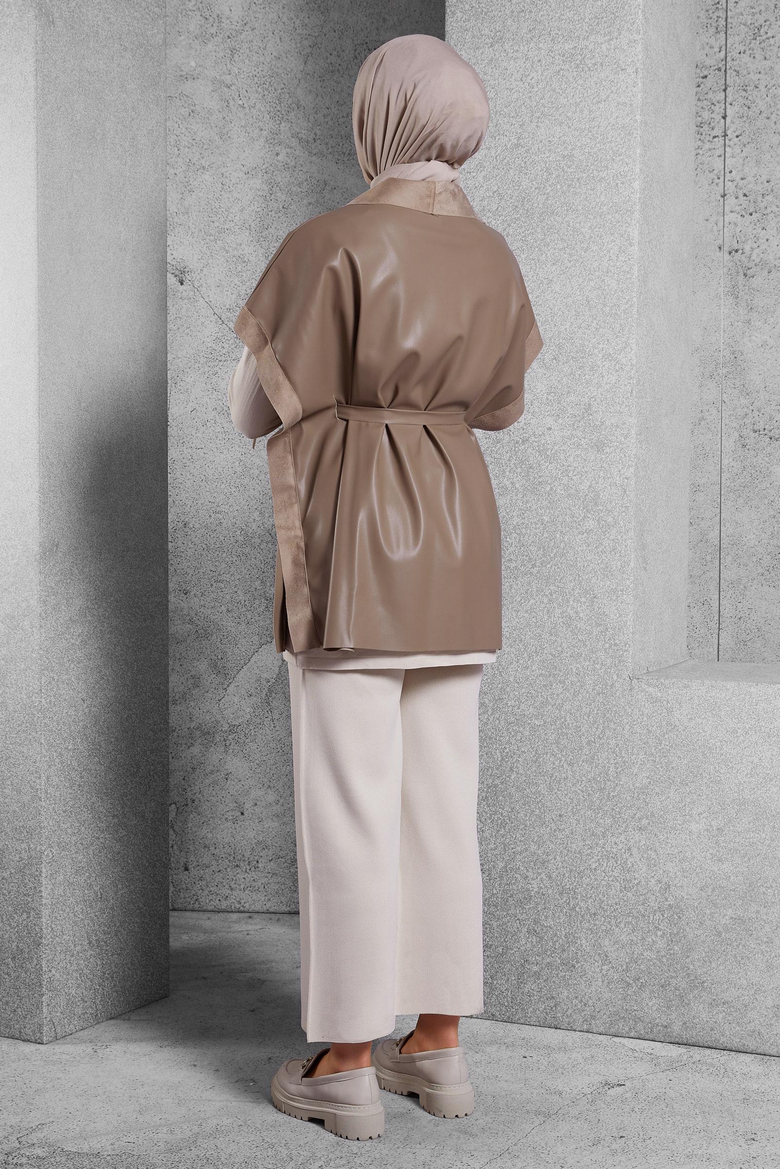 Vêtements hijab BEIGE GILET EN SIMILI CUIR AVEC CEINTURE 45276