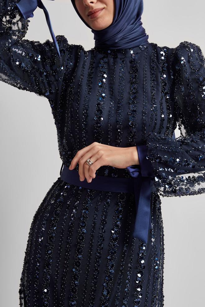 Tesettür giyim LACİVERT KUŞAKLI PAYETLİ ABİYE ELBİSE 50500 - ALVİNA