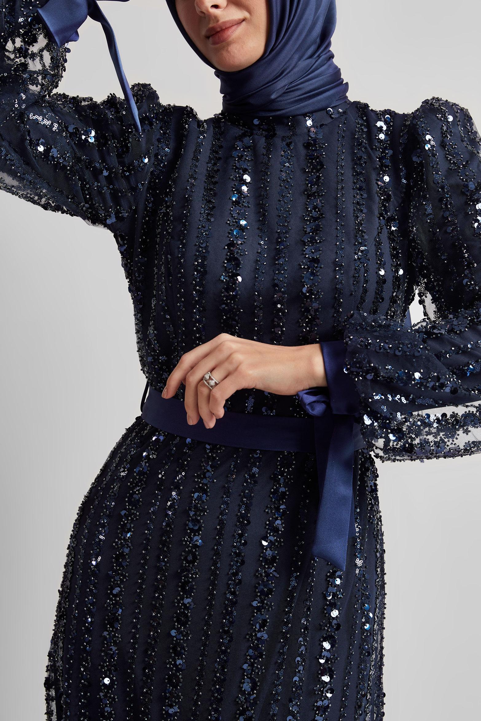 Tesettür giyim LACİVERT KUŞAKLI PAYETLİ ABİYE ELBİSE 50500