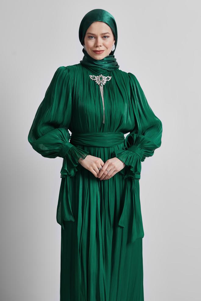 Tesettür giyim YEŞİL KUŞAKLI BROŞLU ABİYE ELBİSE 50517 - ALVİNA
