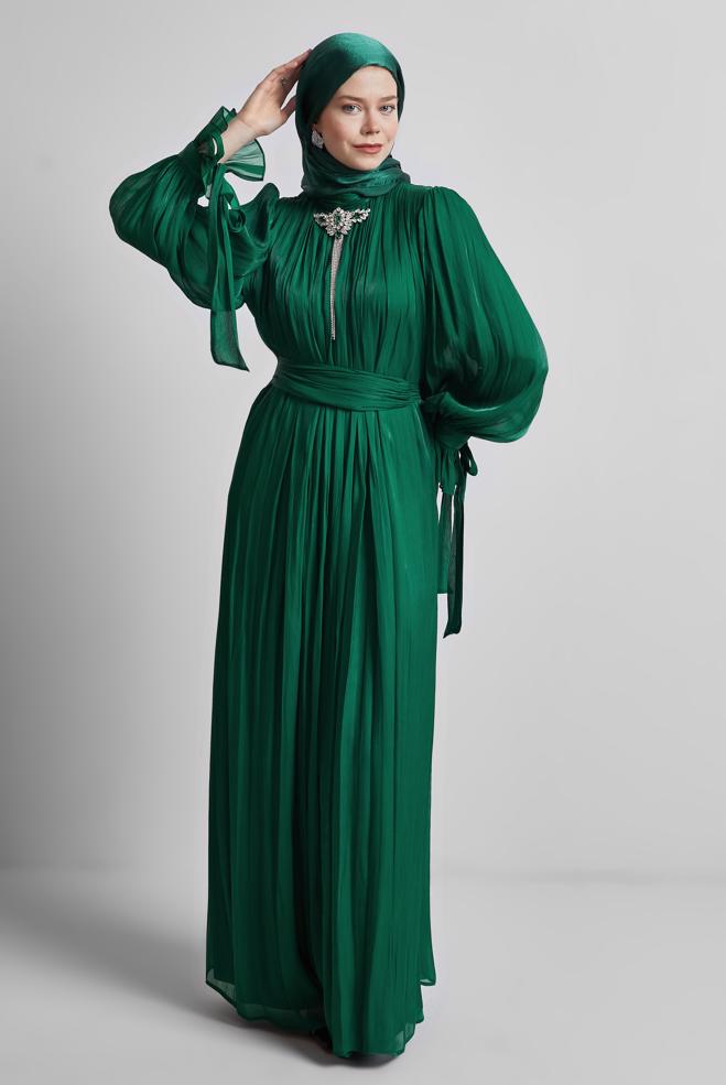 Tesettür giyim YEŞİL KUŞAKLI BROŞLU ABİYE ELBİSE 50517 - ALVİNA