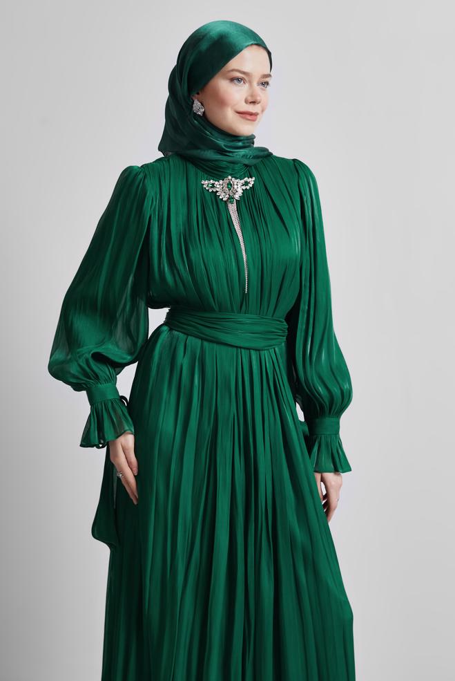 Tesettür giyim YEŞİL KUŞAKLI BROŞLU ABİYE ELBİSE 50517 - ALVİNA