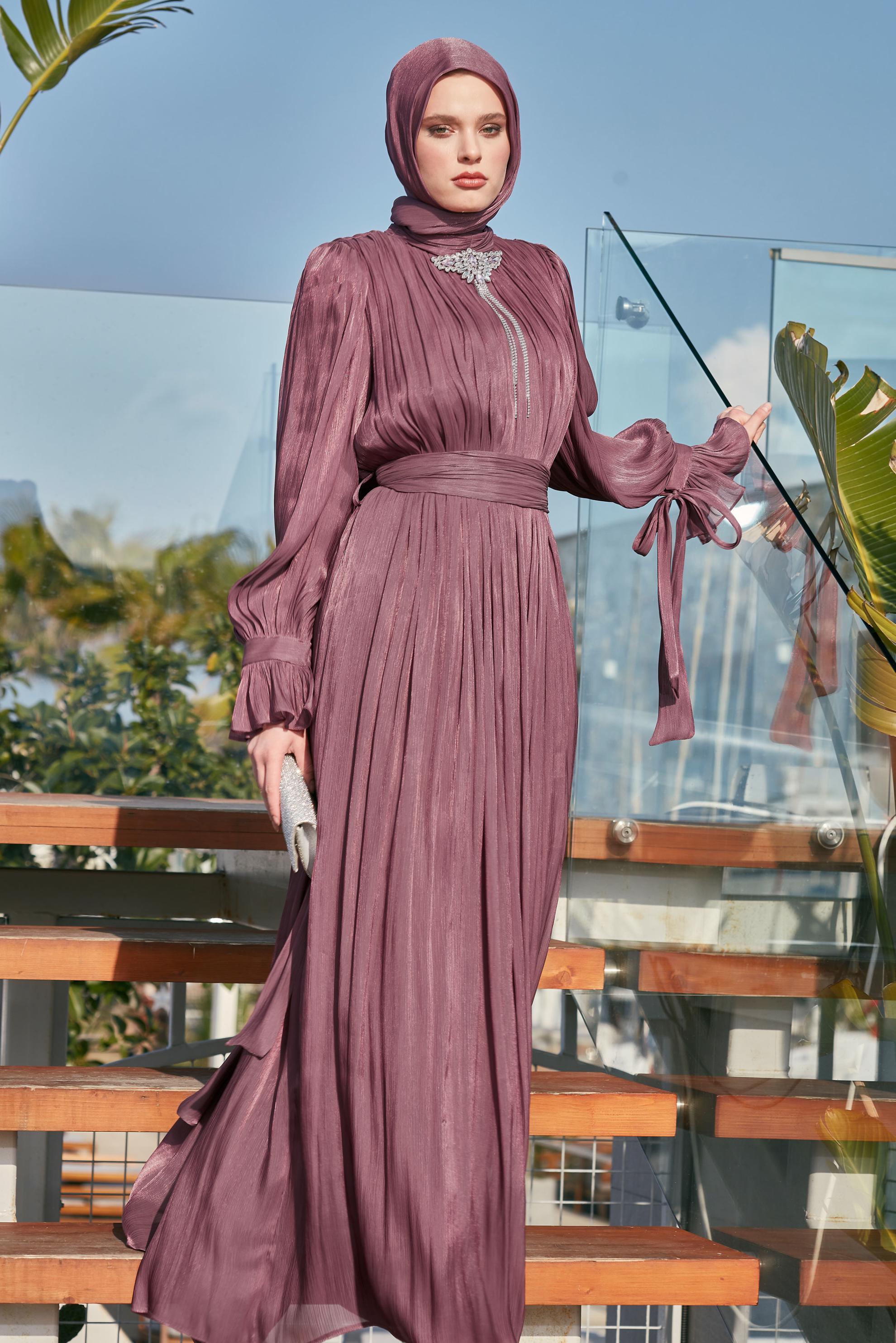 Tesettür giyim PEMBE KUŞAKLI BROŞLU ABİYE ELBİSE 50517