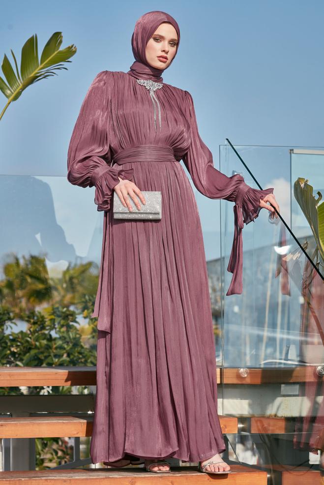 Tesettür giyim PEMBE KUŞAKLI BROŞLU ABİYE ELBİSE 50517 - ALVİNA
