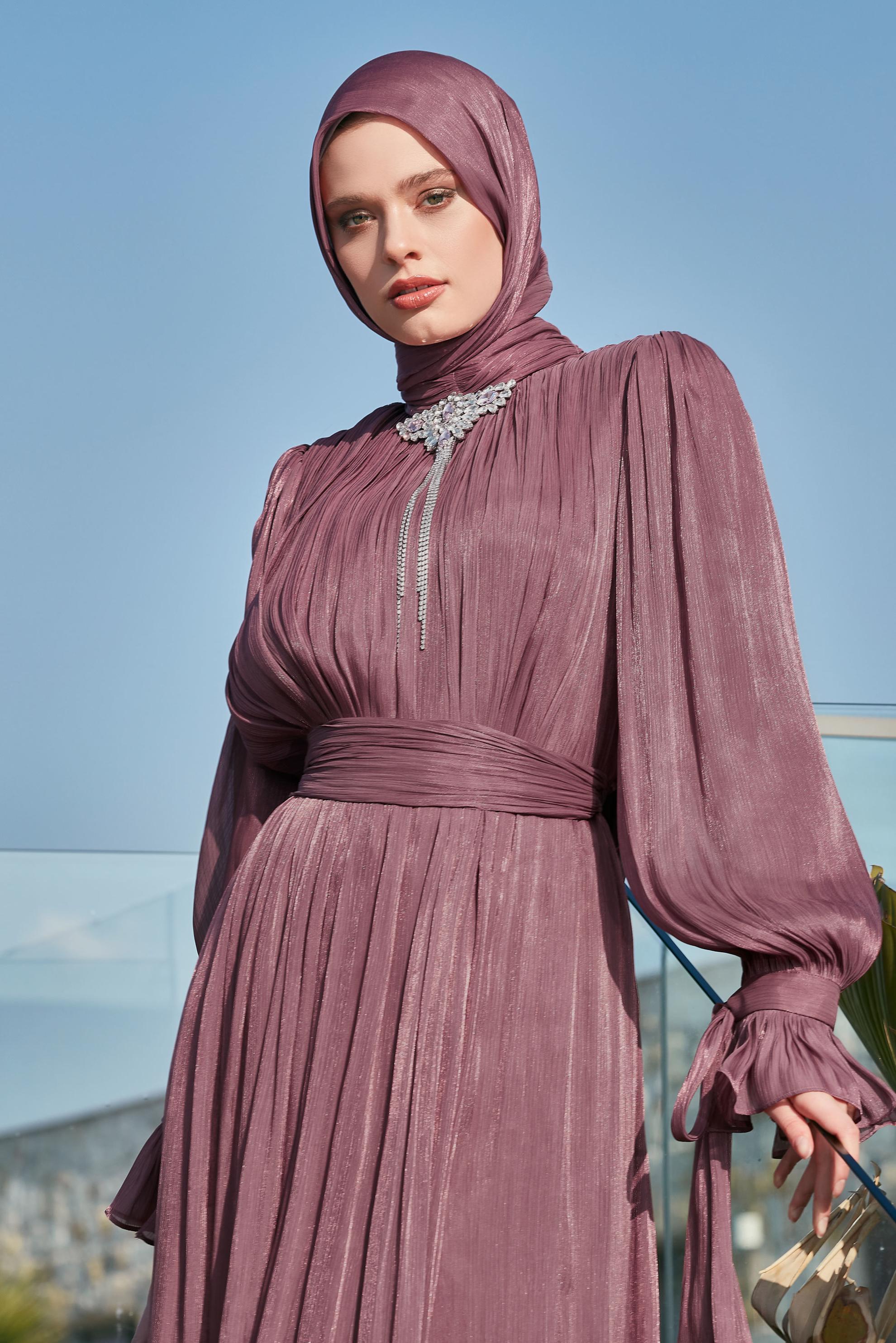 Tesettür giyim PEMBE KUŞAKLI BROŞLU ABİYE ELBİSE 50517