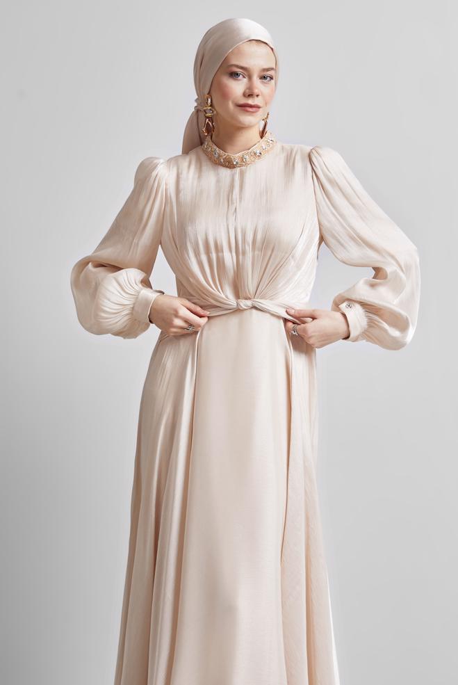 Tesettür giyim BEJ TAŞ DETAYLI ABİYE ELBİSE 50518 - ALVİNA