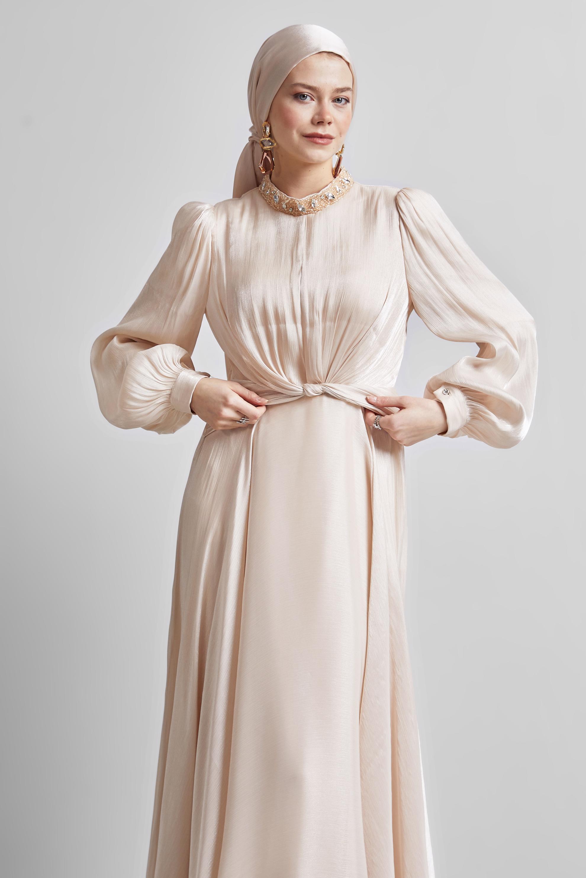 Tesettür giyim BEJ TAŞ DETAYLI ABİYE ELBİSE 50518