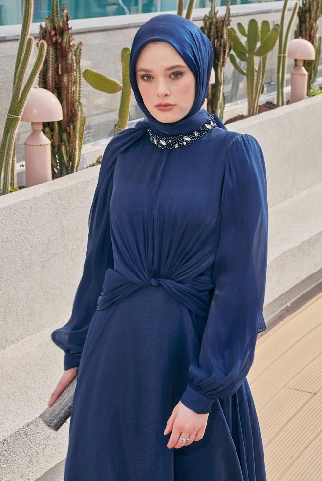 Tesettür giyim LACİVERT TAŞ DETAYLI ABİYE ELBİSE 50518 - ALVİNA