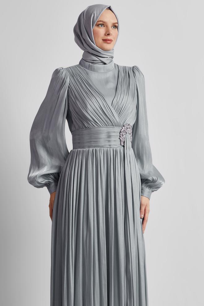 Tesettür giyim GRİ TAŞ DETAYLI ABİYE ELBİSE 50520 - ALVİNA