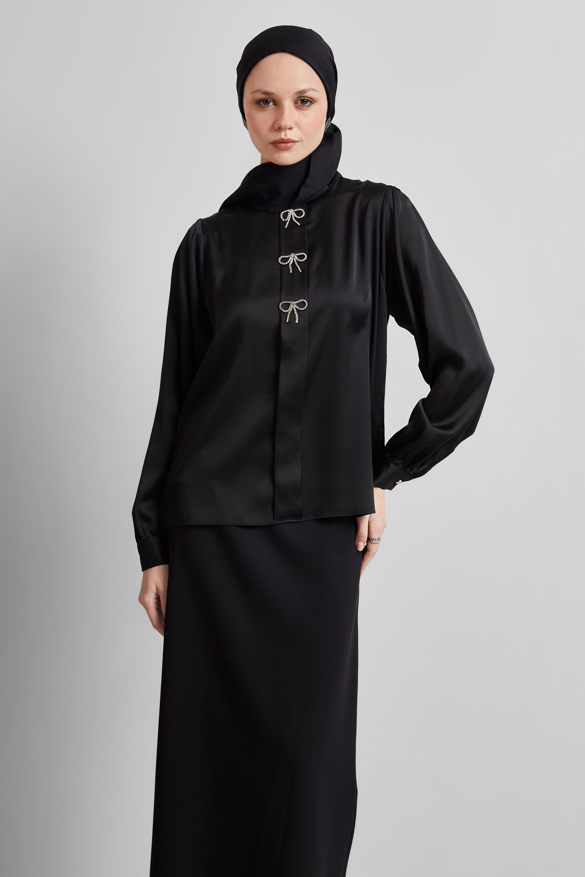 Tesettür giyim SİYAH TAŞLI SATEN BLUZ 44711