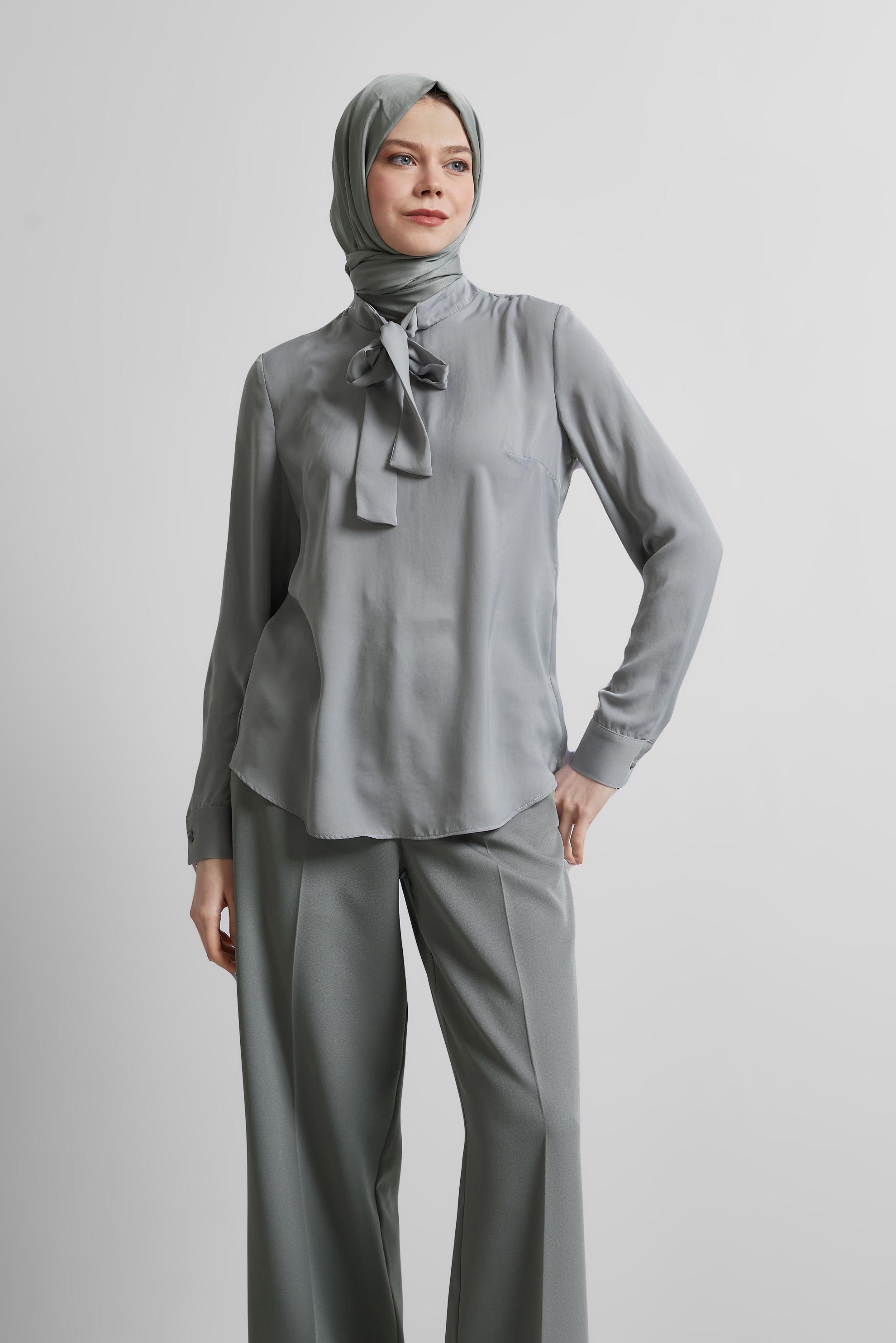 Tesettür giyim GRİ YAKASI BAĞLAMA DETAYLI BLUZ 45395