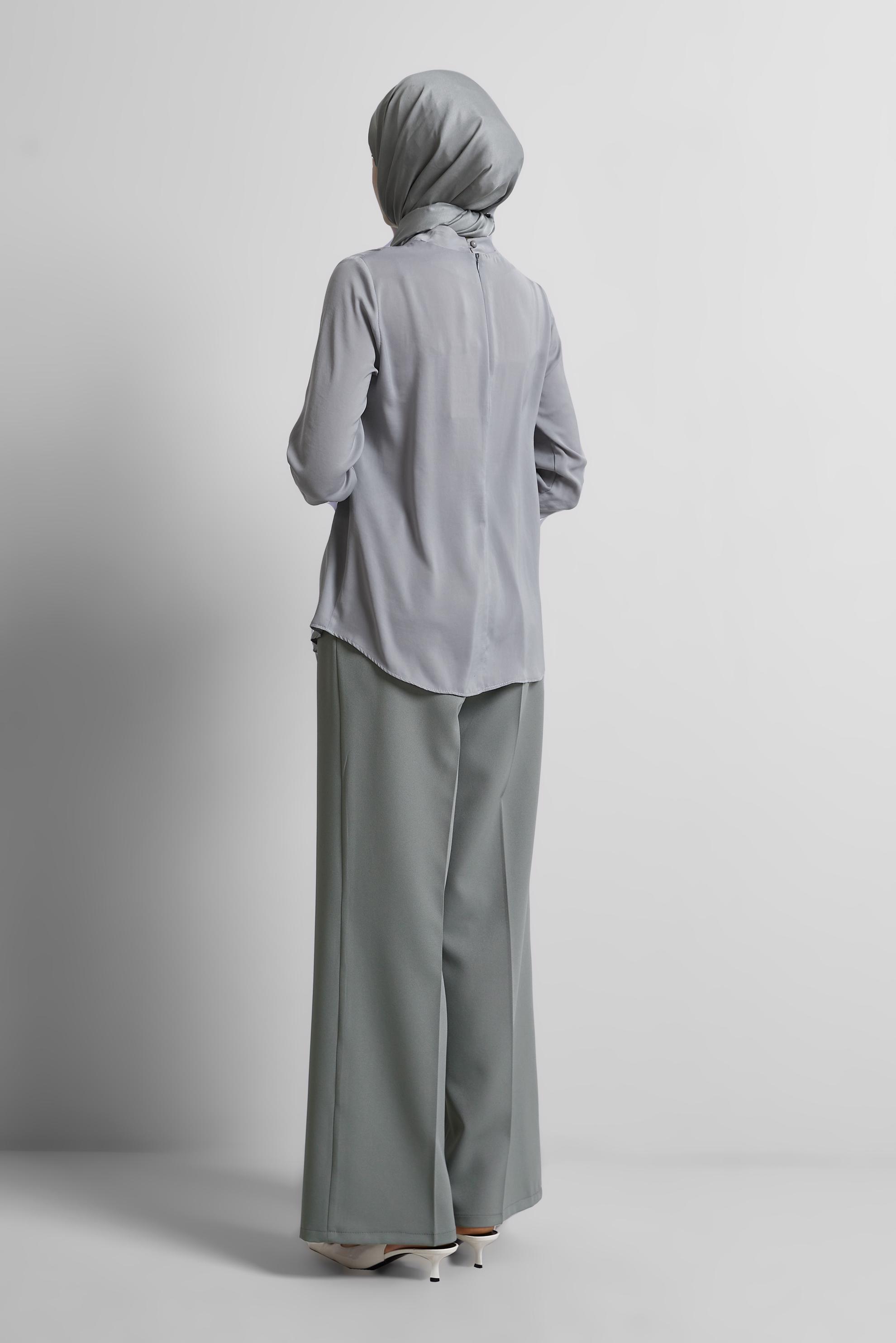 Tesettür giyim GRİ YAKASI BAĞLAMA DETAYLI BLUZ 45395