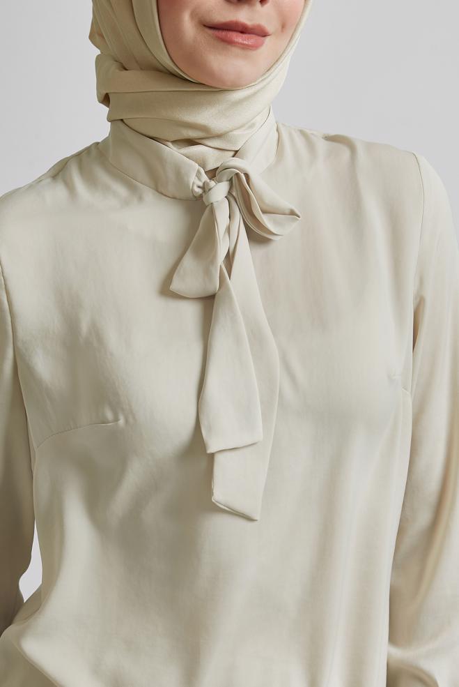 Tesettür giyim BEJ YAKASI BAĞLAMA DETAYLI BLUZ 45395 - ALVİNA