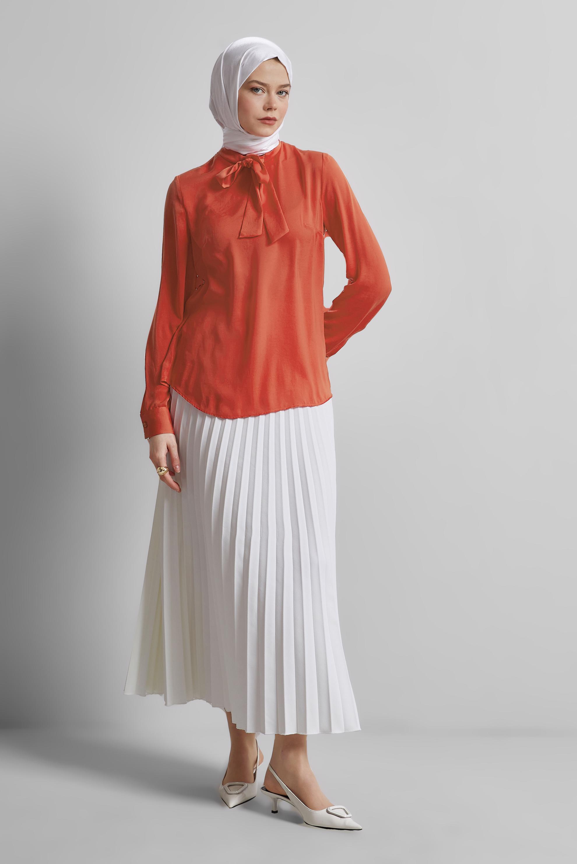 Tesettür giyim KIRMIZI YAKASI BAĞLAMA DETAYLI BLUZ 45395