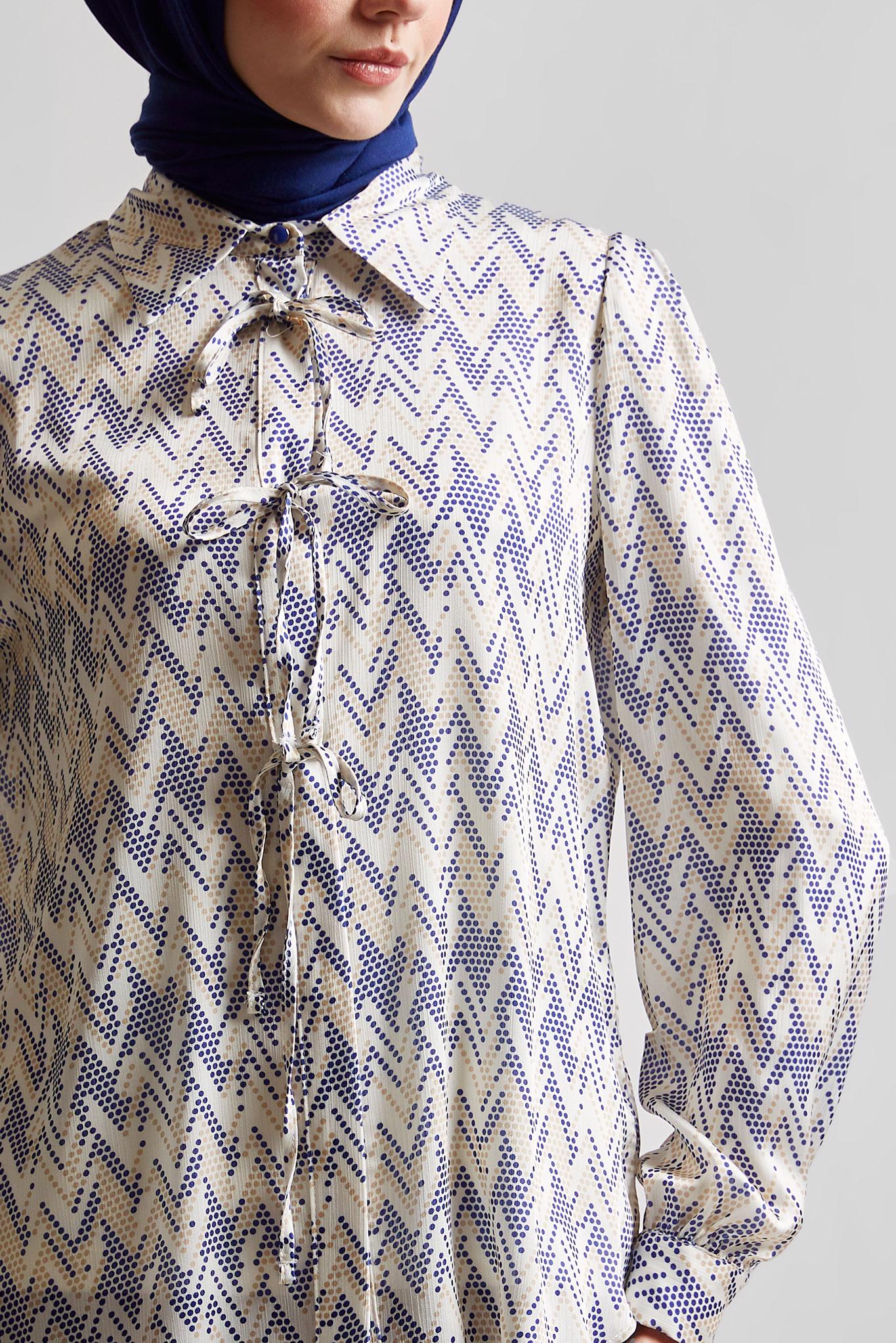 Tesettür giyim LACİVERT DESENLİ SATEN BLUZ 45430