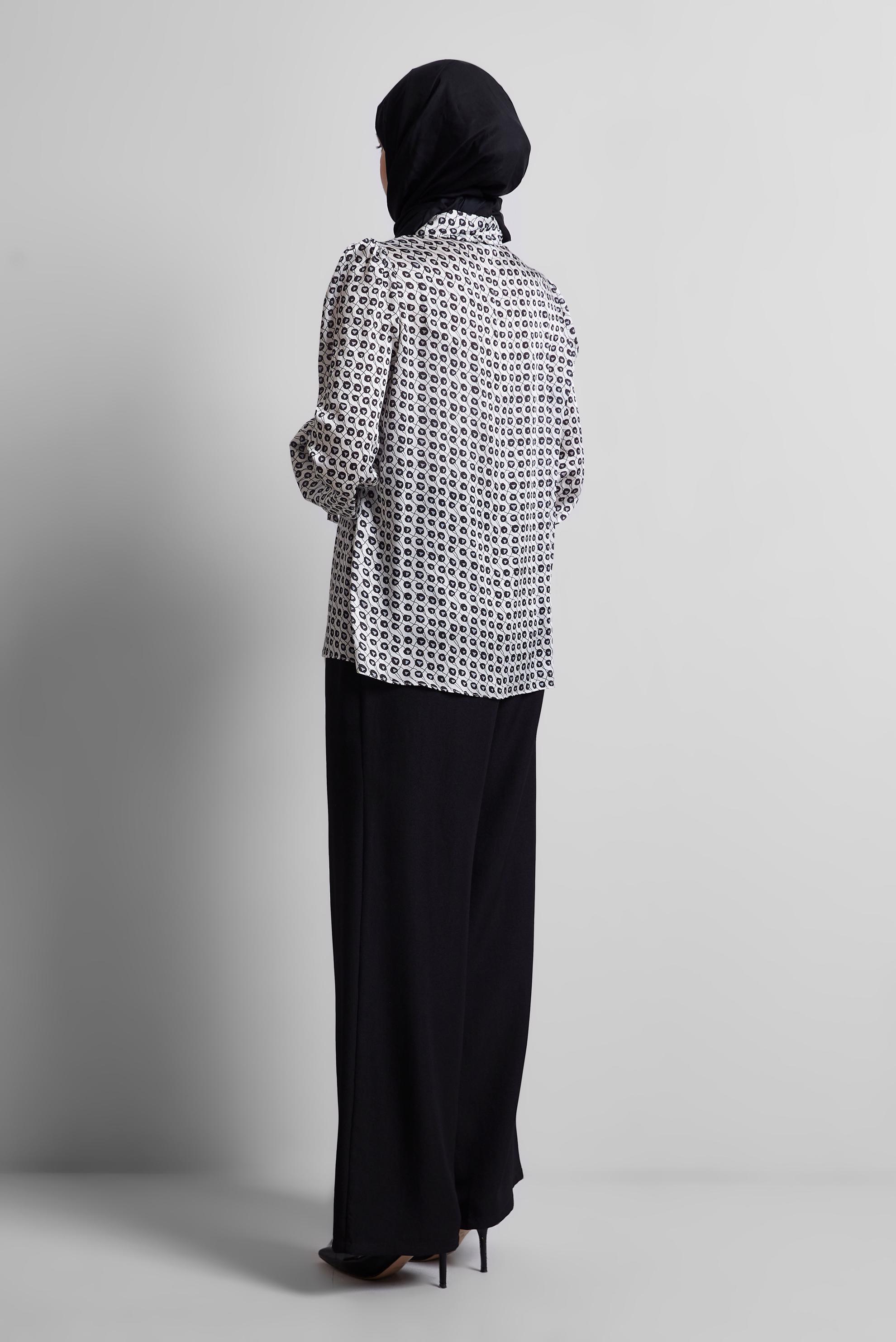 Tesettür giyim SİYAH DESENLİ BLUZ 45432